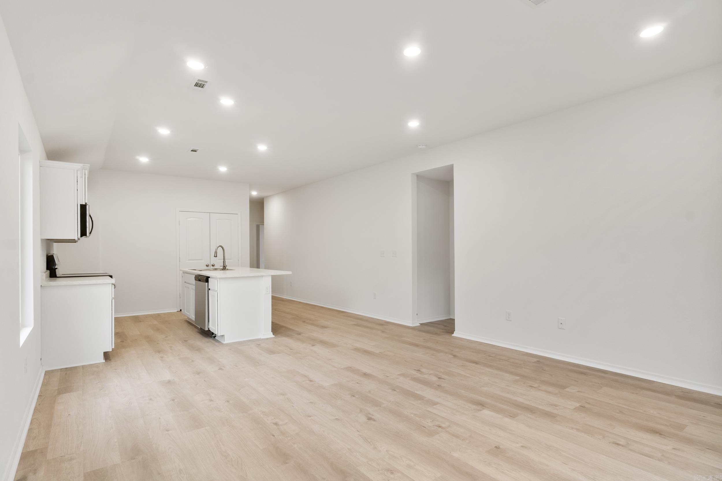 COUNTRY CLUB OF ARK THE - Residential