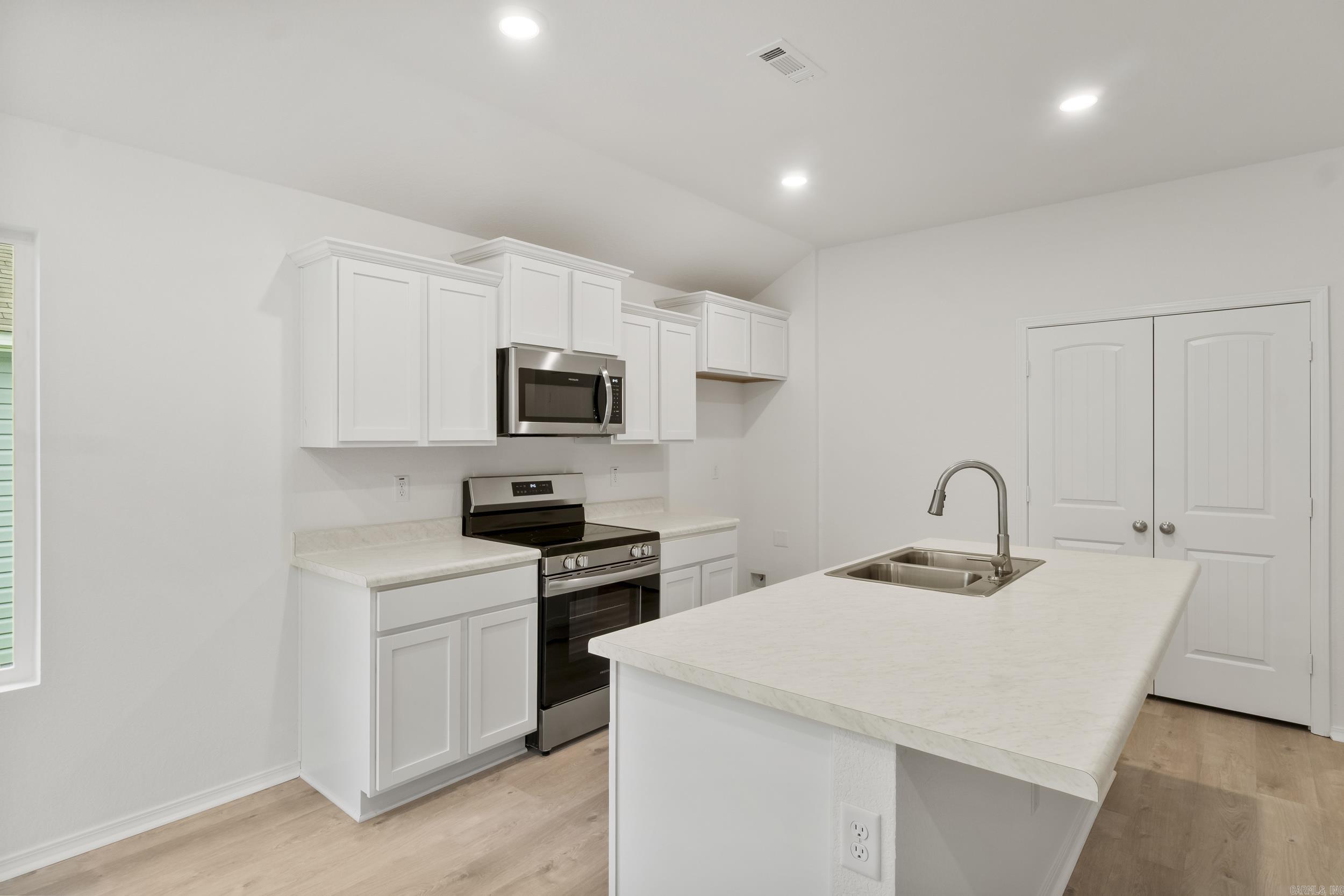 COUNTRY CLUB OF ARK THE - Residential