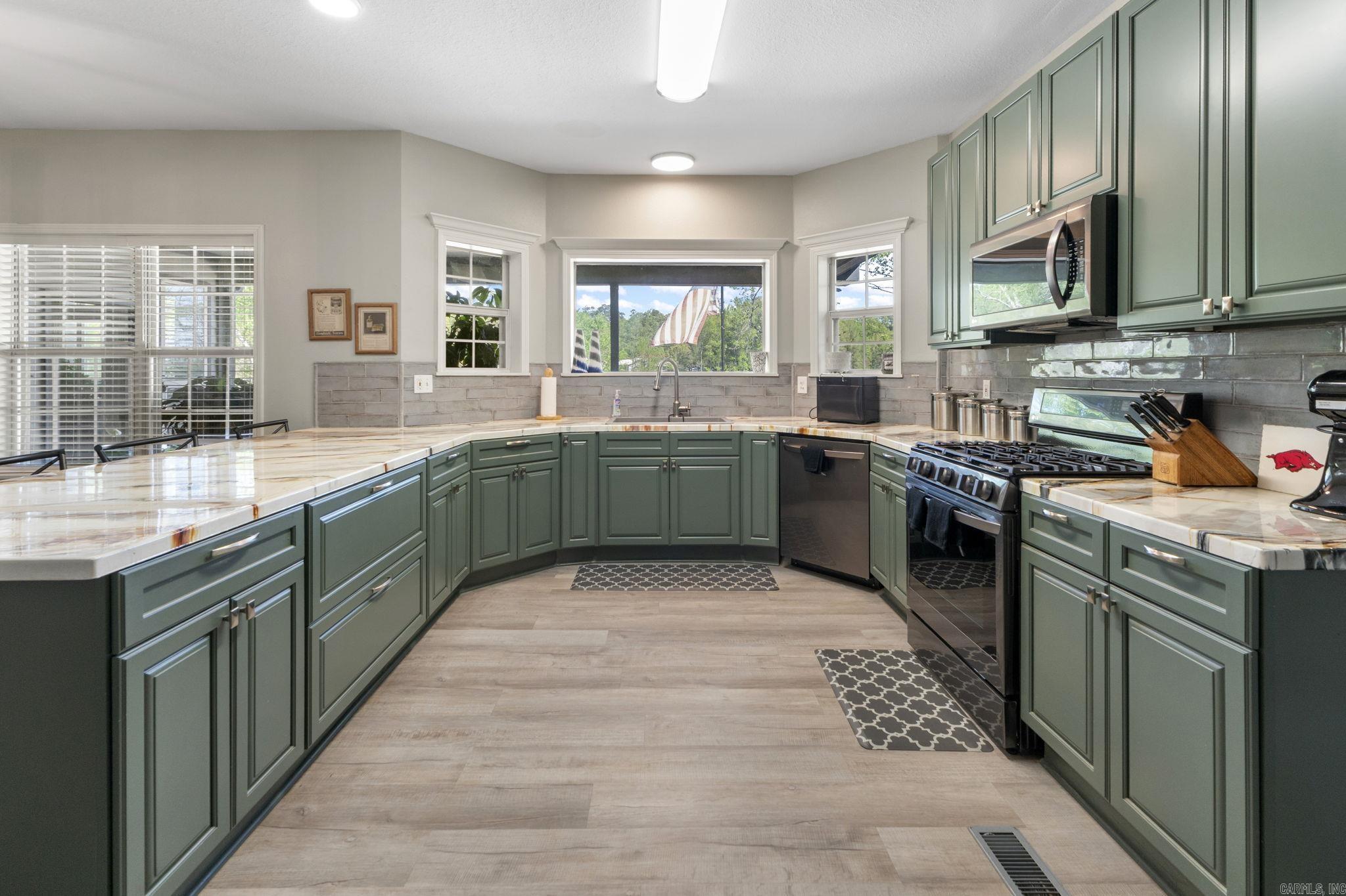216 LAKEVIEW - Residential