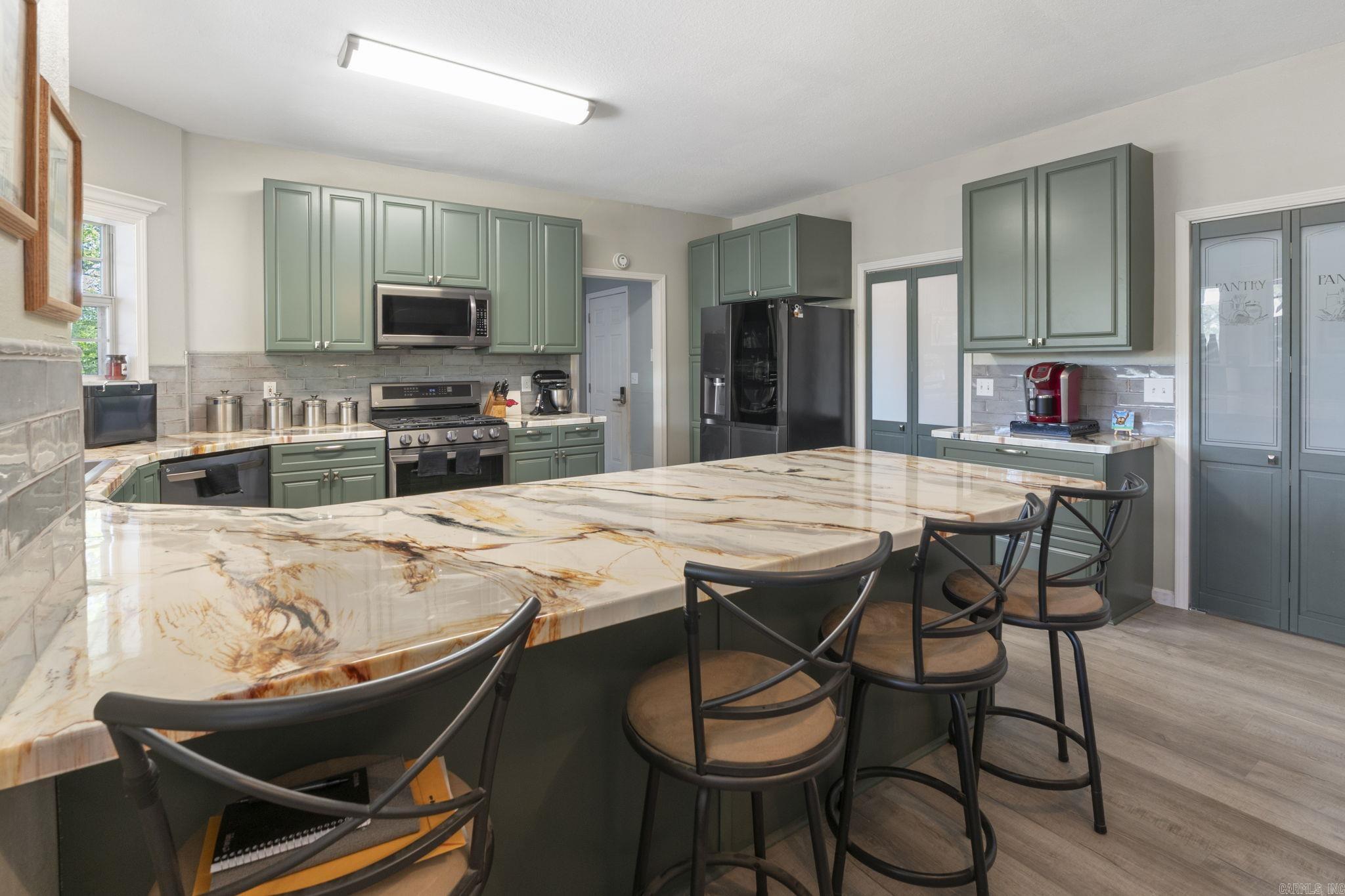216 LAKEVIEW - Residential