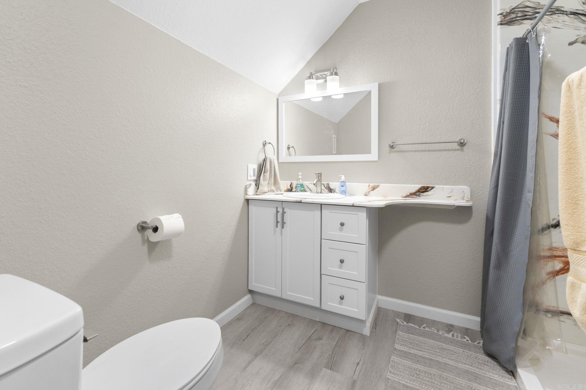 216 LAKEVIEW - Residential