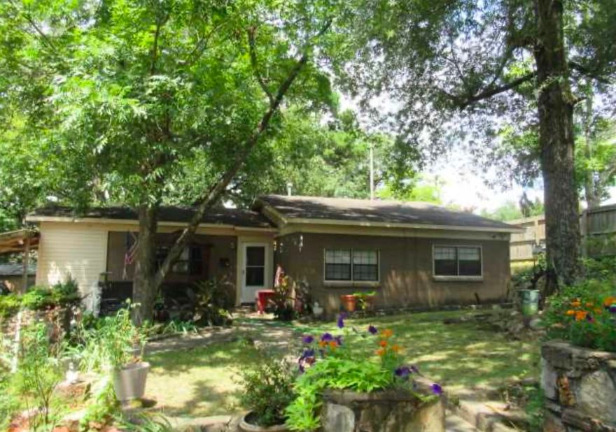 Great house on a 1-acre lot in the heart of Little Rock.