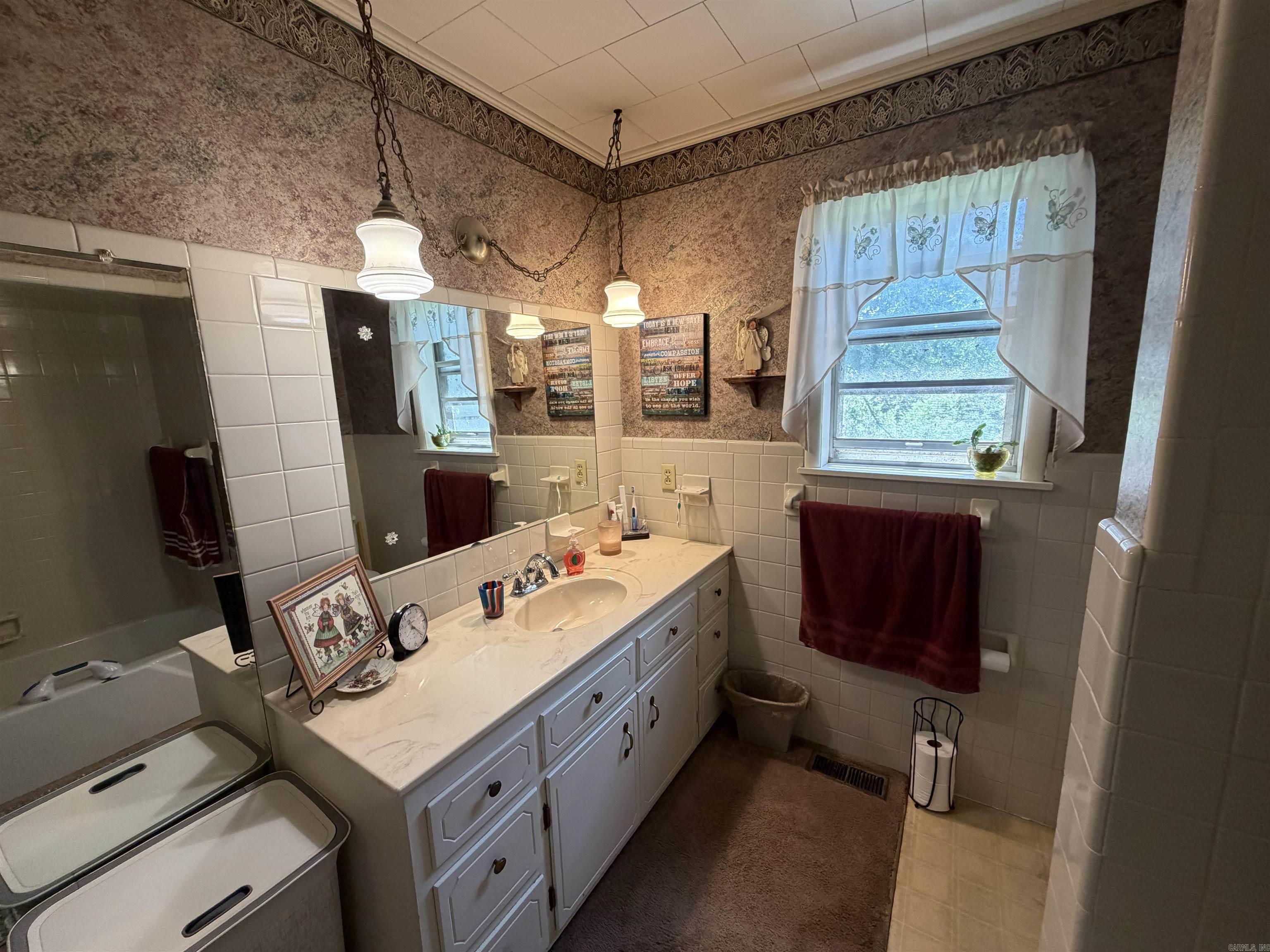 M&B PIGGOTT 2-20-8 - Residential