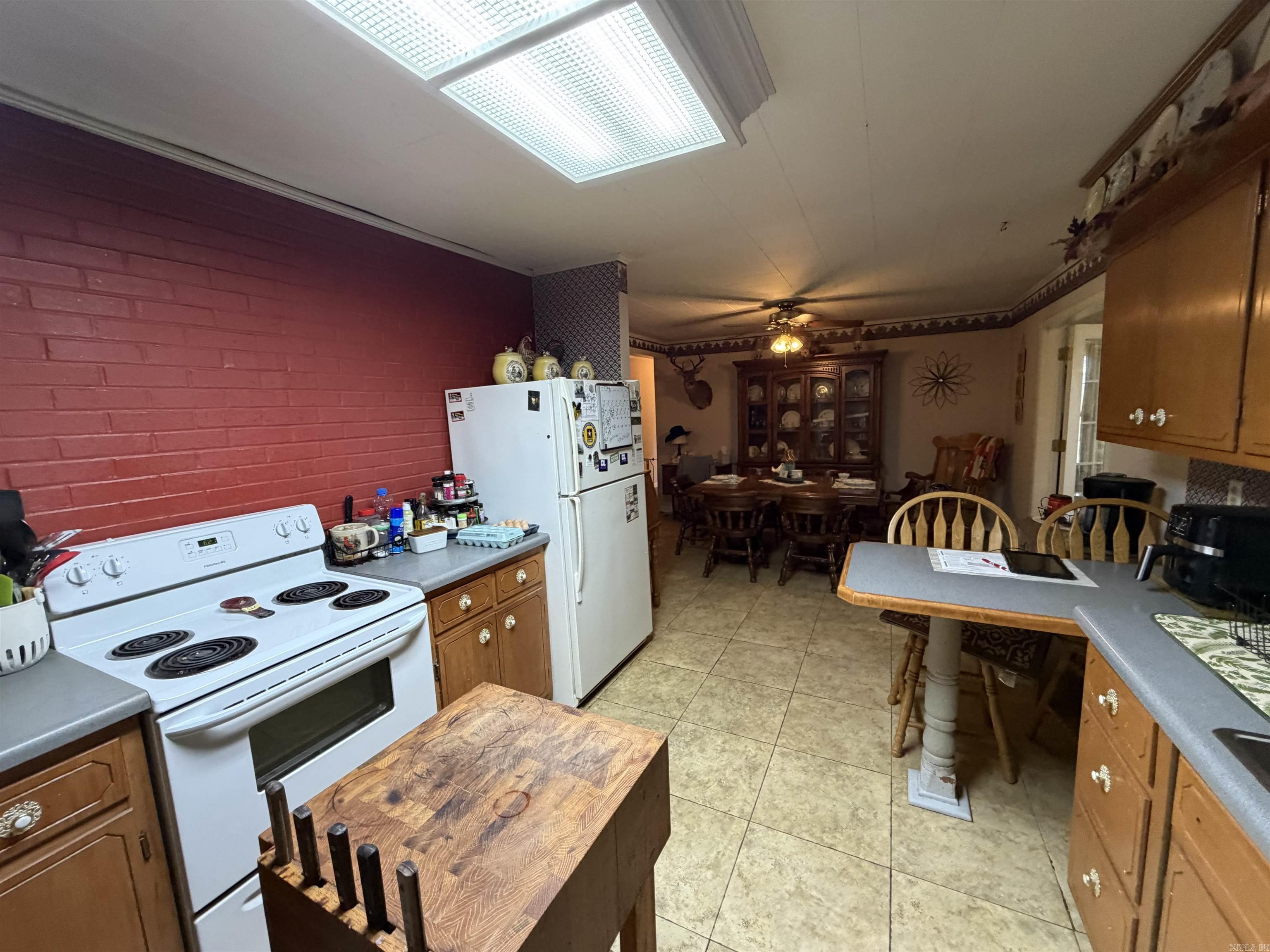 M&B PIGGOTT 2-20-8 - Residential