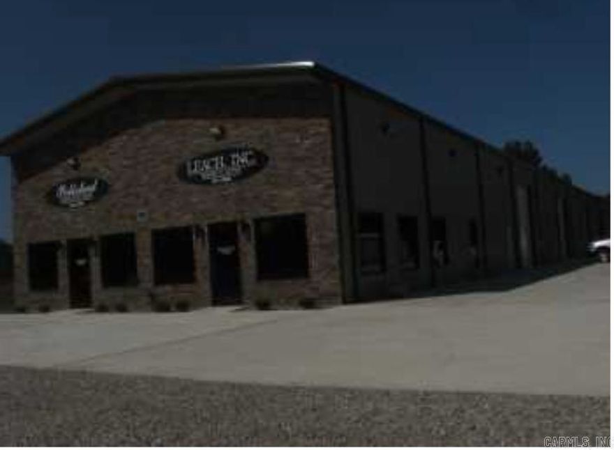 3200 sq ft shop space . heated and cooled.