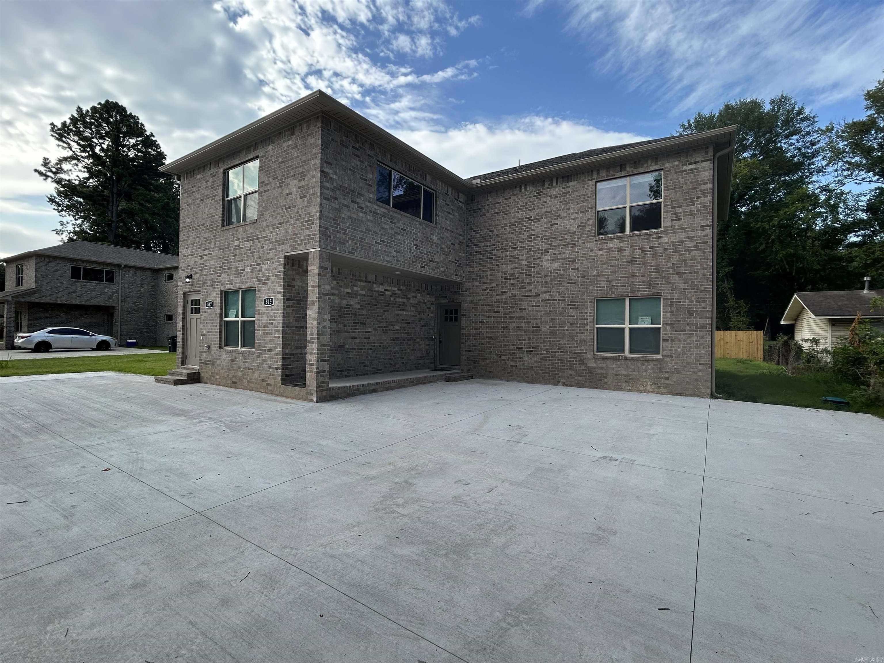 Be the FIRST! Brand New 3 Bed, 2 Bath Duplex ā Modern Living Awaits in Jacksonville, AR! Experience the pristine comfort of new construction in this stunning, all-brick 3 bedroom, 2 bathroom duplex, available for immediate move-in! Be the very first resident to enjoy fresh, contemporary finishes and thoughtful design. Step inside to discover beautiful, easy-to-maintain laminate flooring throughout, complemented by elegant granite countertops in the kitchen and bathrooms. Each bedroom offers spacious closets, providing ample storage, and you'll appreciate the generous parking available. This prime location offers unparalleled accessibility: 10 min to LRAFB 20 min to Camp Robinson 15 min to Downtown Little Rock 15 min to Port of Little Rock Imagine coming home to a spotless, modern space designed for comfort and ease. Don't miss this incredible opportunity to secure a brand-new home in a highly desirable location. Call us today for your private tour and make this your new address!