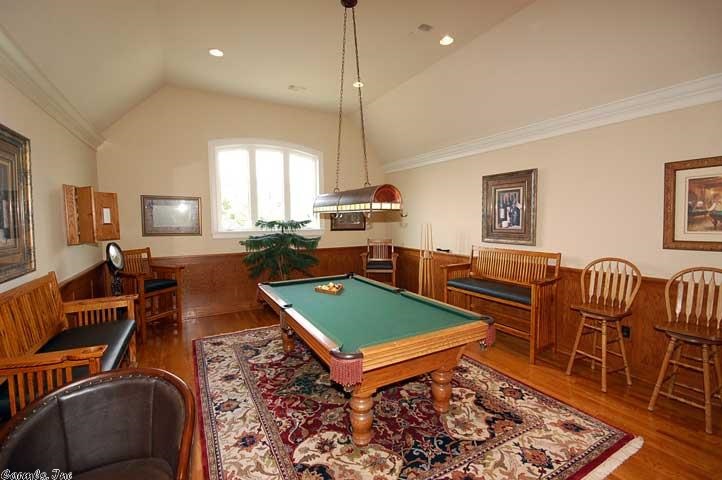 Falcon Crest - Residential
