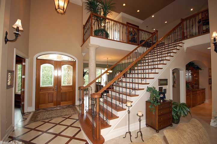 Falcon Crest - Residential