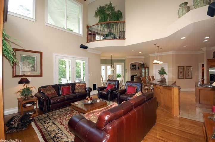 Falcon Crest - Residential