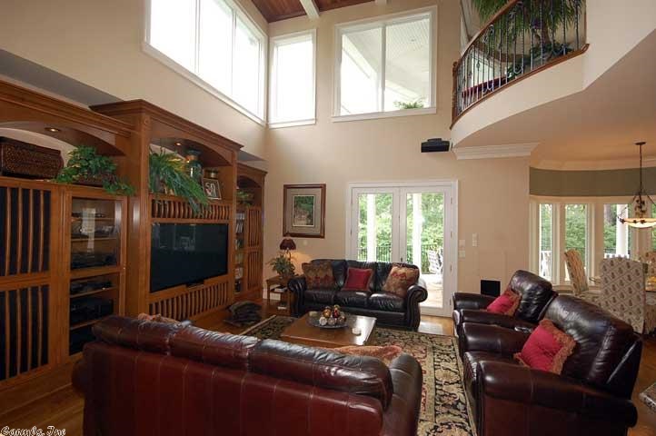 Falcon Crest - Residential