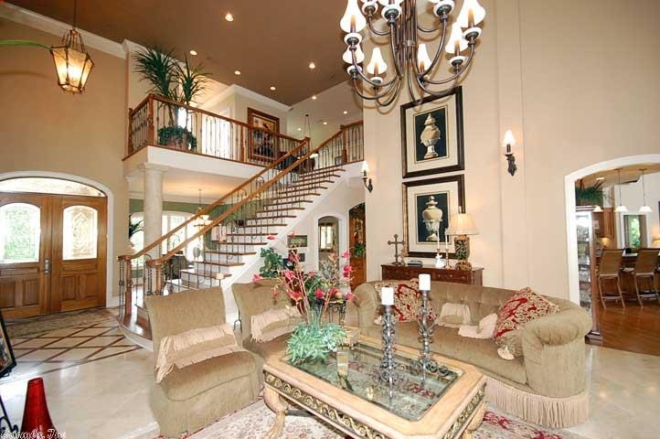 Falcon Crest - Residential