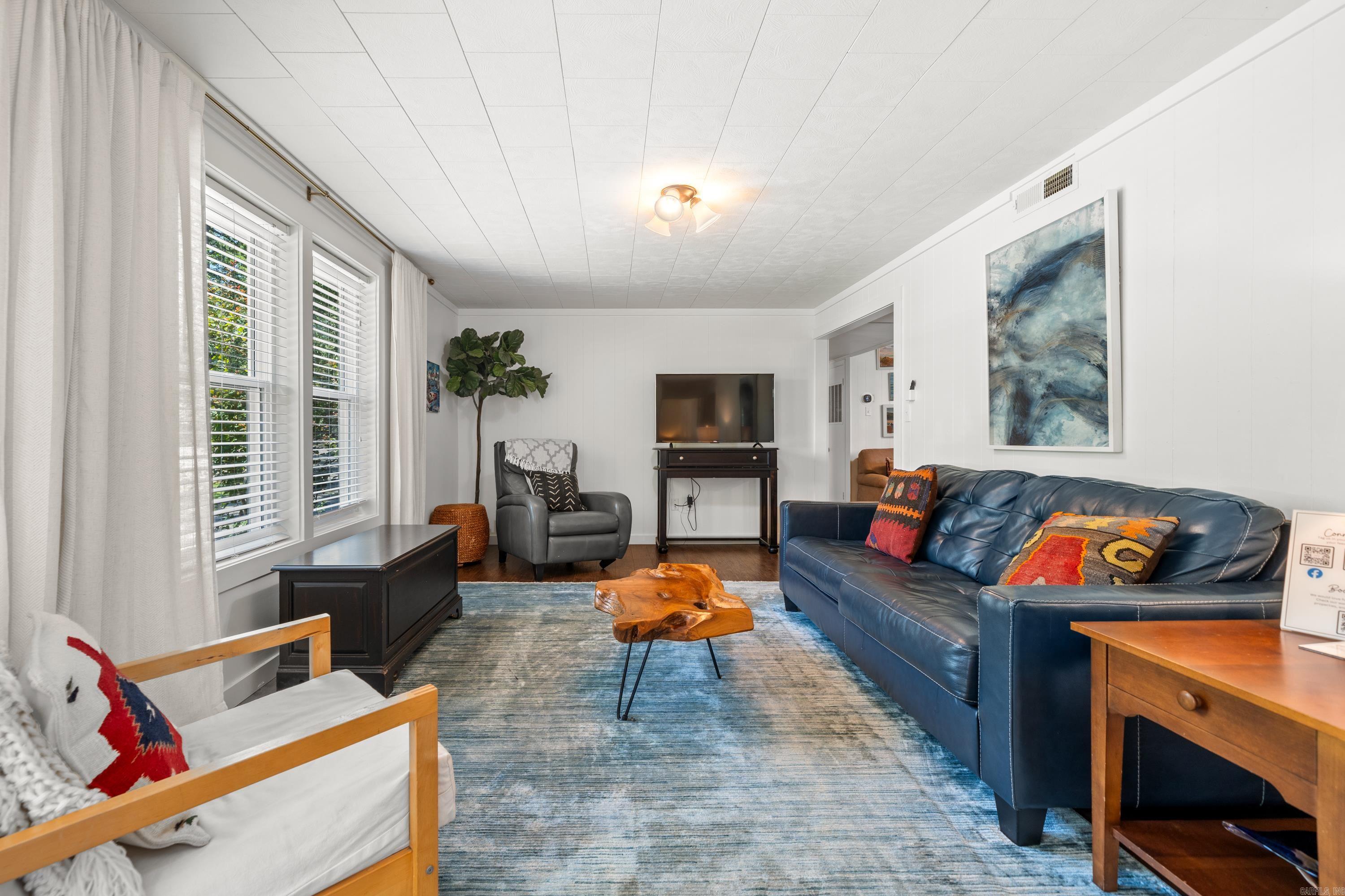LAKE VIEW - Residential