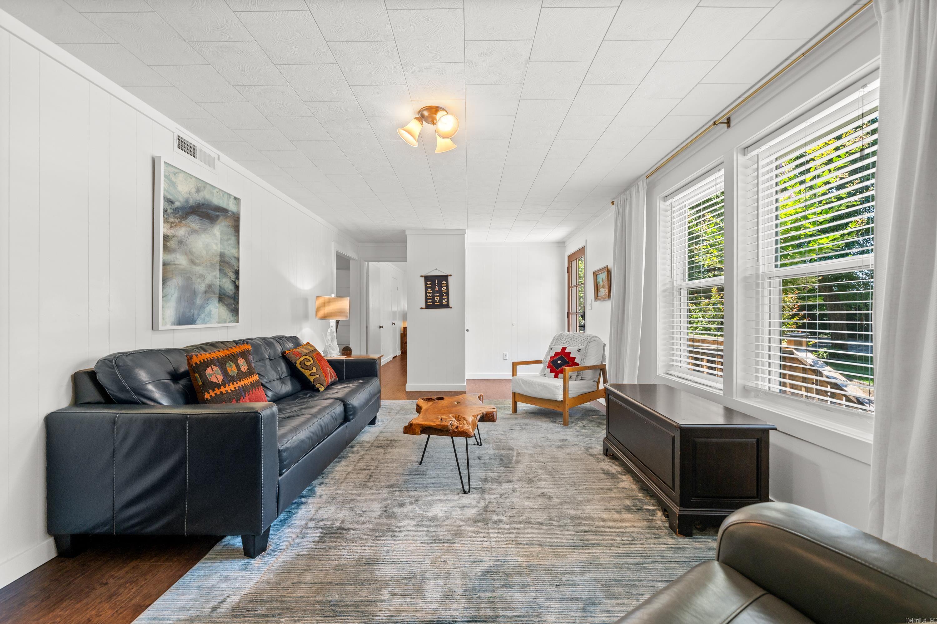 LAKE VIEW - Residential