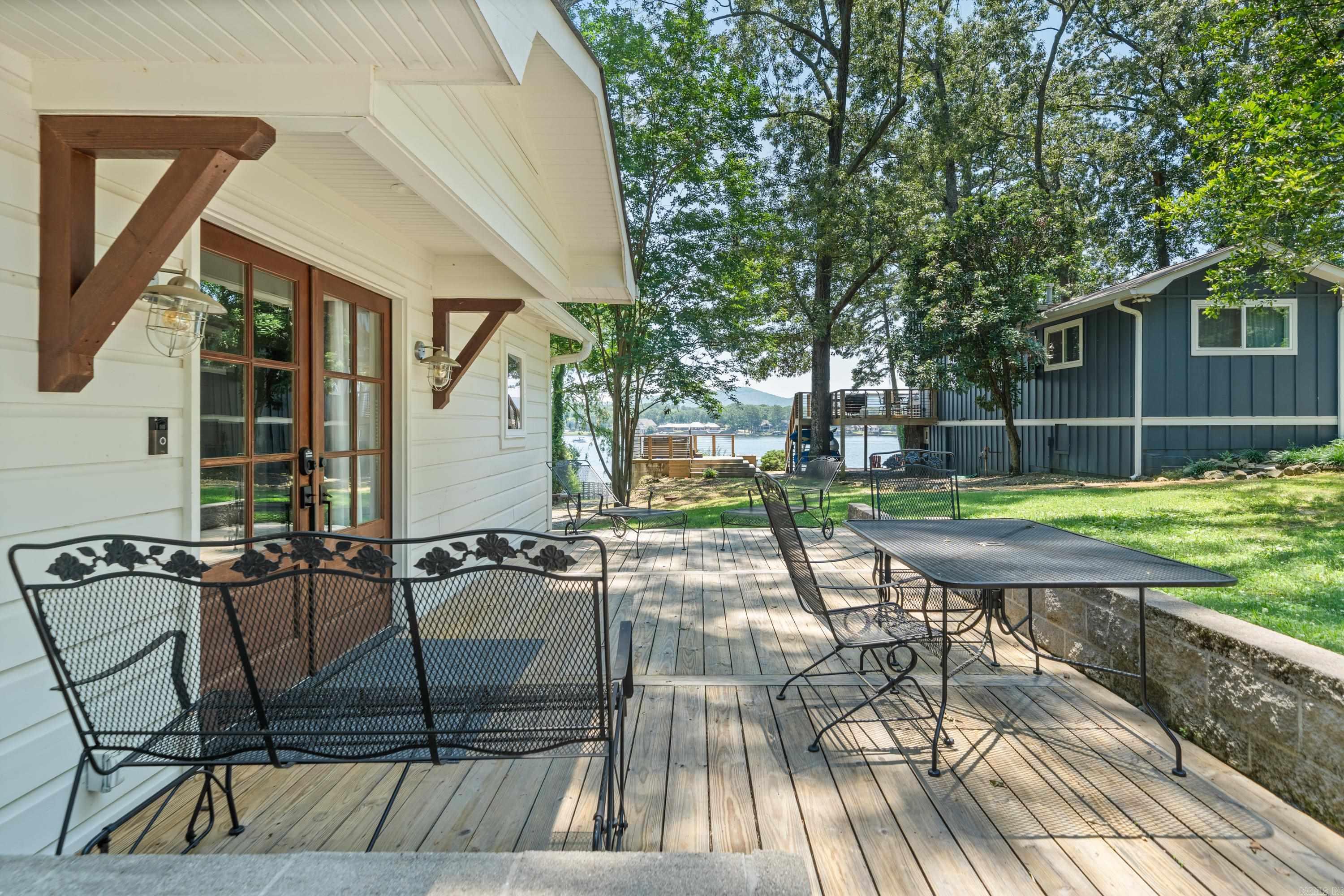 LAKE VIEW - Residential