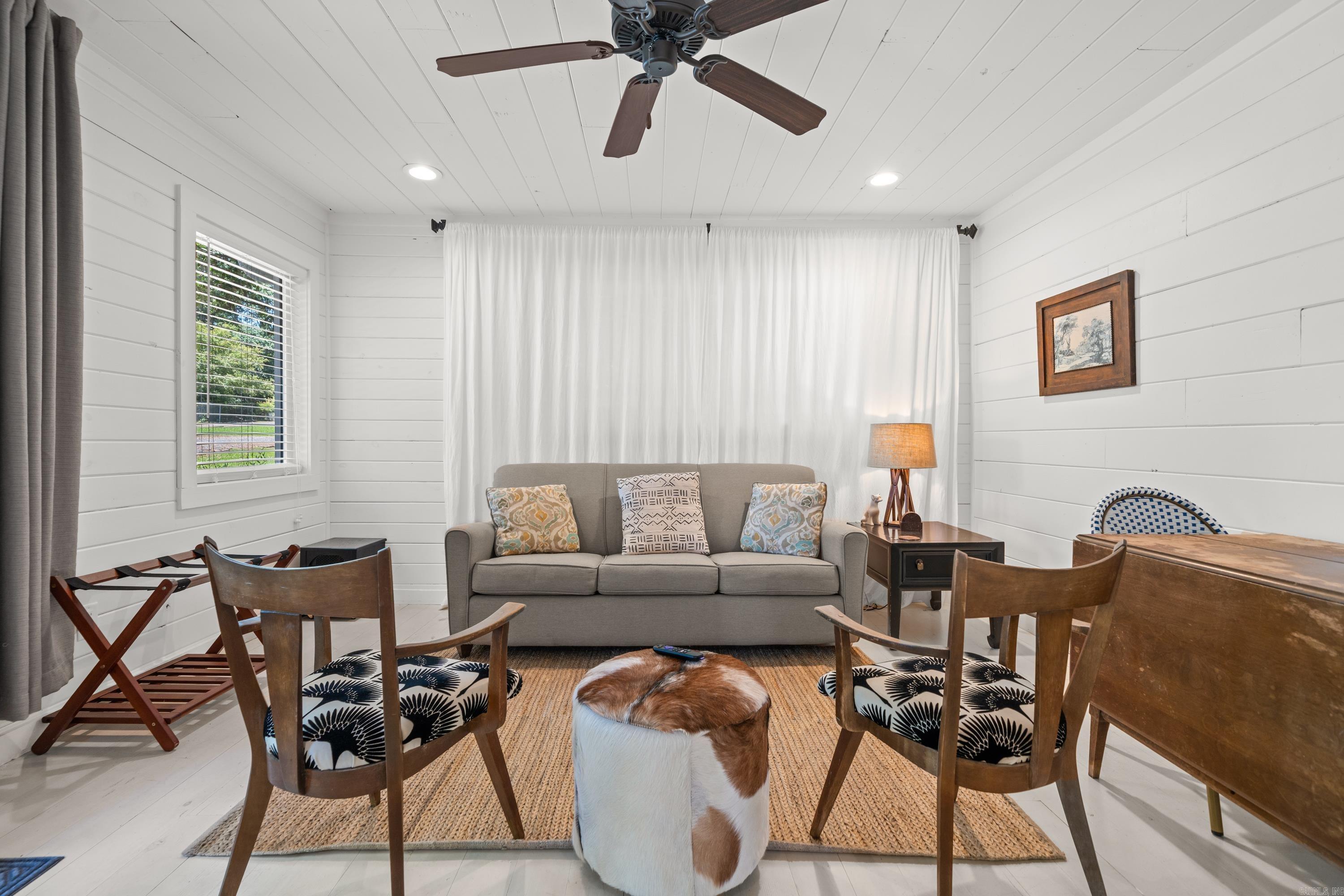 LAKE VIEW - Residential