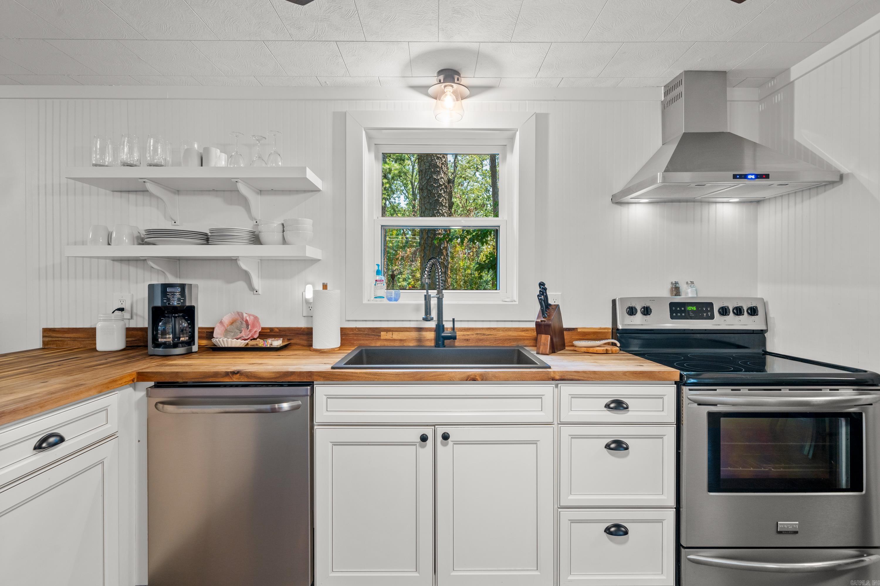 LAKE VIEW - Residential