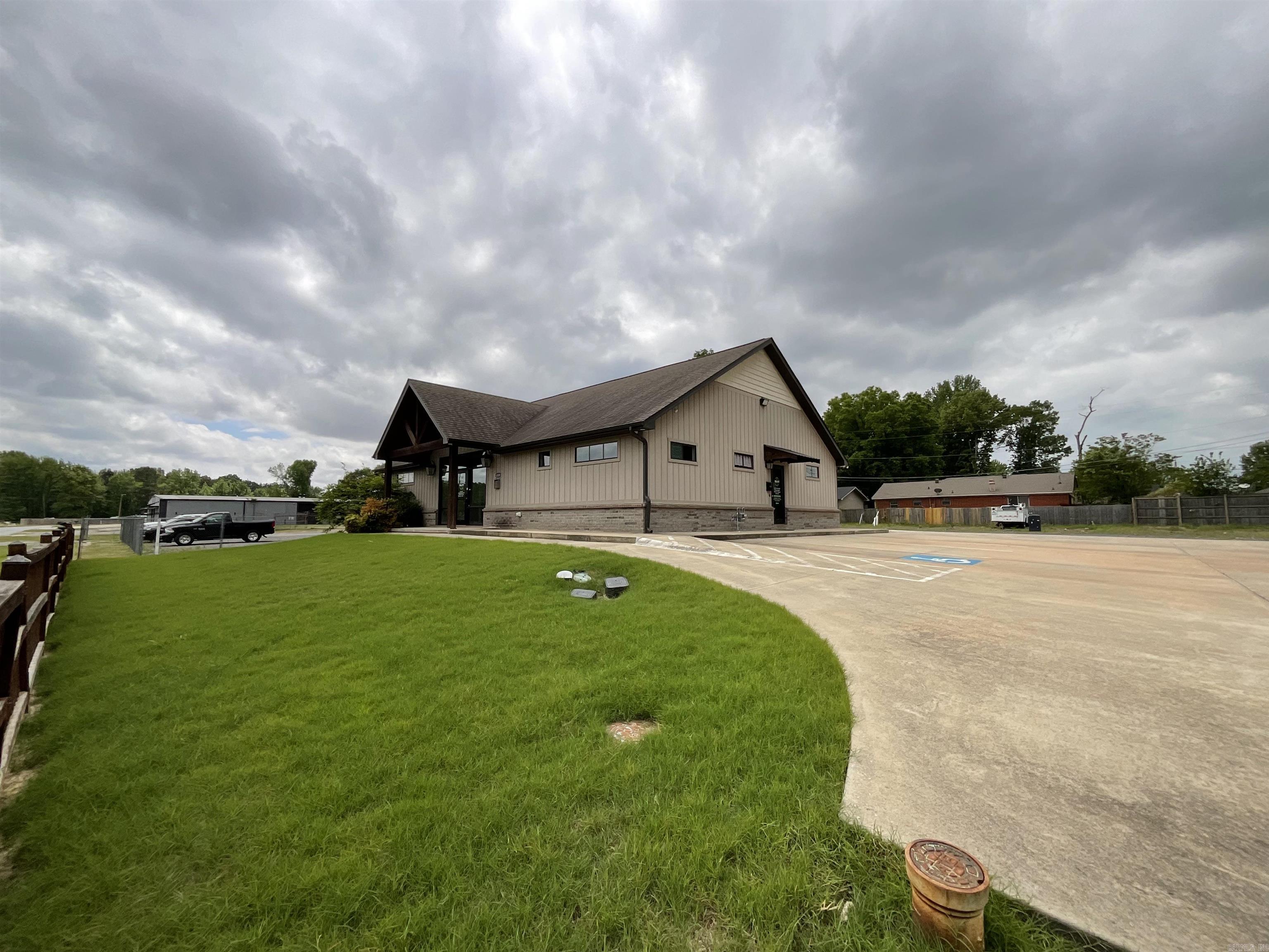 Metropolitan Commercial Estate - Commercial Sale