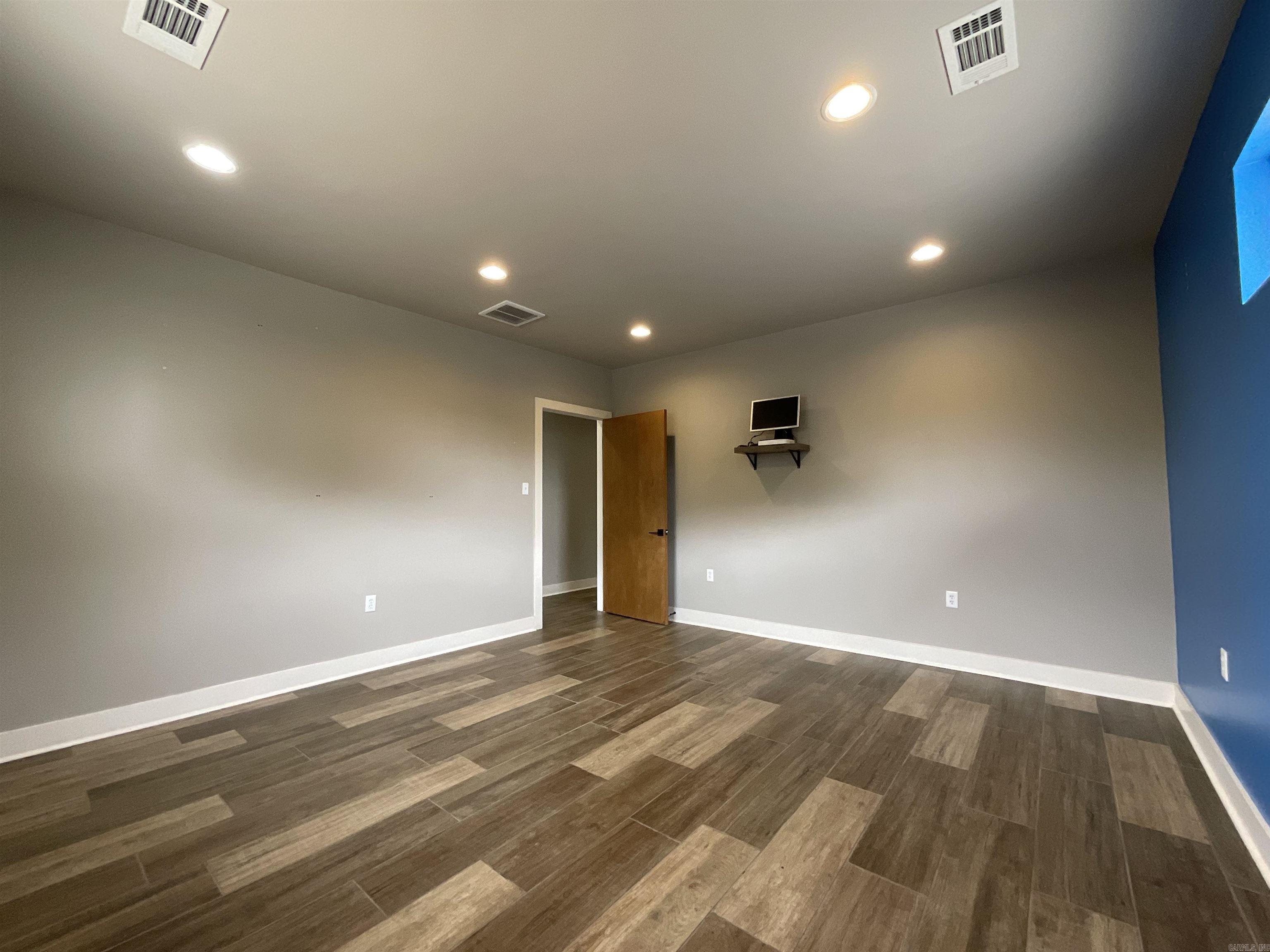 Metropolitan Commercial Estate - Commercial Sale