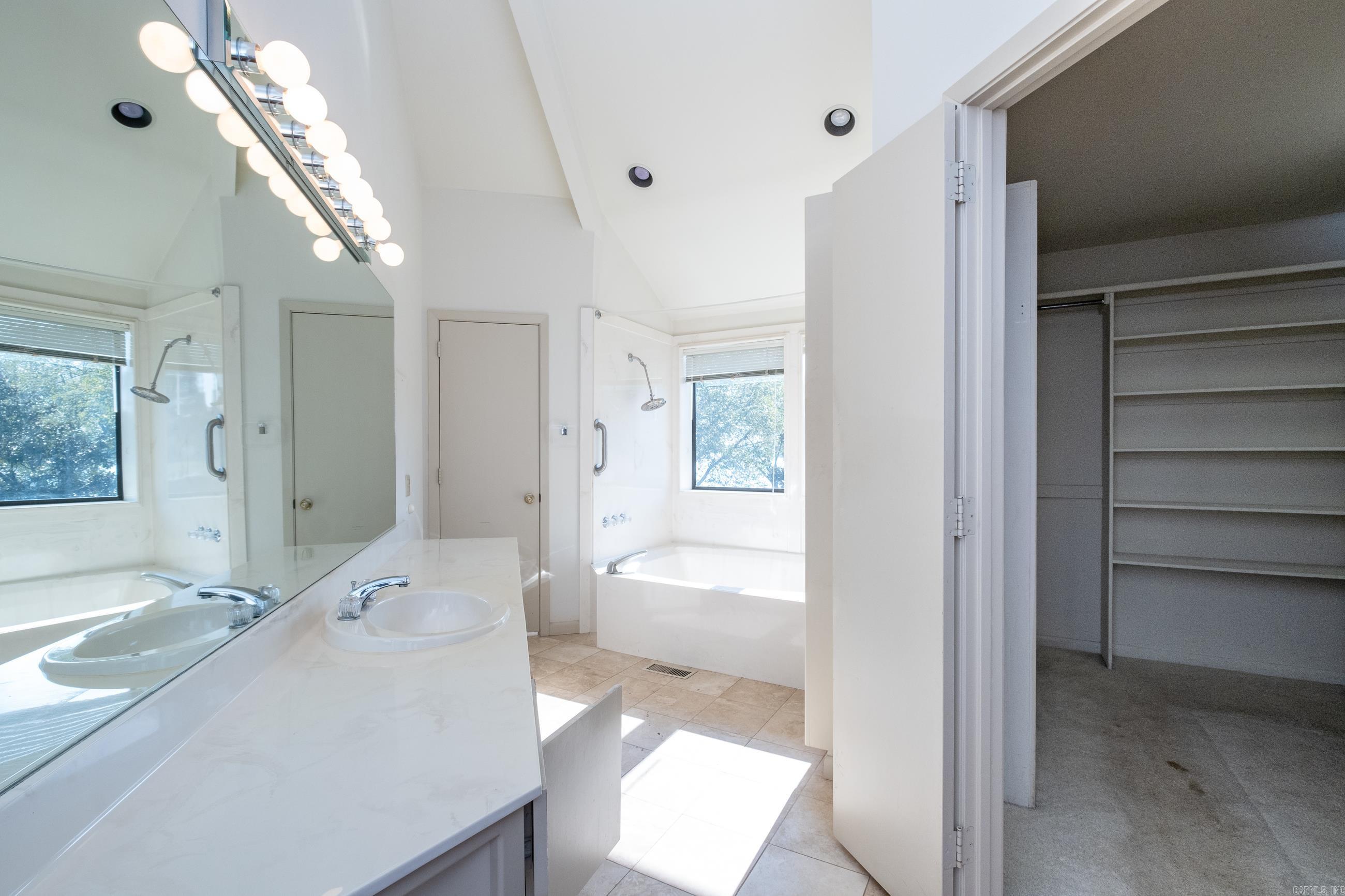 PINNACLE VALLEY - Residential