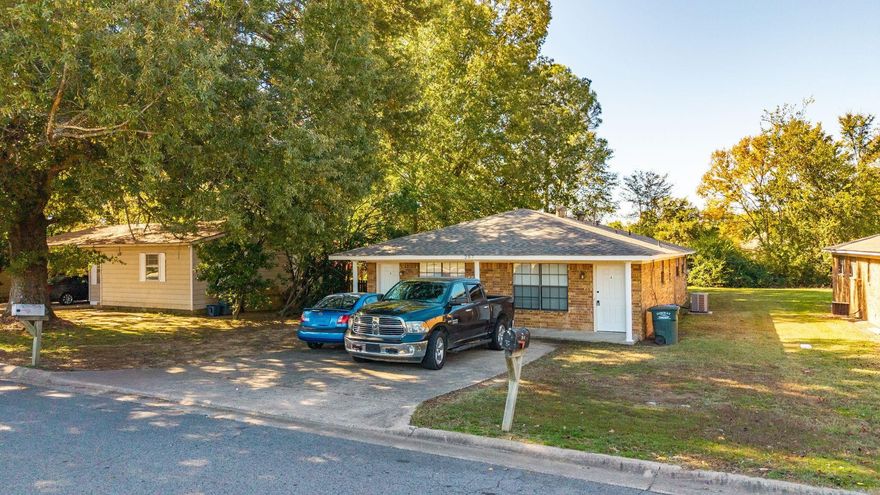 Income-Producing Duplex in Conway – $200,000 Located at 207 South Center Street, this well-kept duplex offers a great opportunity for investors or owner-occupants looking for steady rental income. Both units are currently rented, and the property has seen several key updates for peace of mind and long-term value. Property Highlights: -Both units are currently rented -New roof (September 2025) -Water heaters replaced within the last 5 years -New HVAC in Unit B | Unit A HVAC approx. 5 years old -Fresh interior paint -New appliances, including washer, dryer, and refrigerator in both units Conveniently located directly across from Conway Station Baseball Complex, near downtown Conway, UCA, and Hendrix College, this duplex combines reliable income potential with an excellent location.