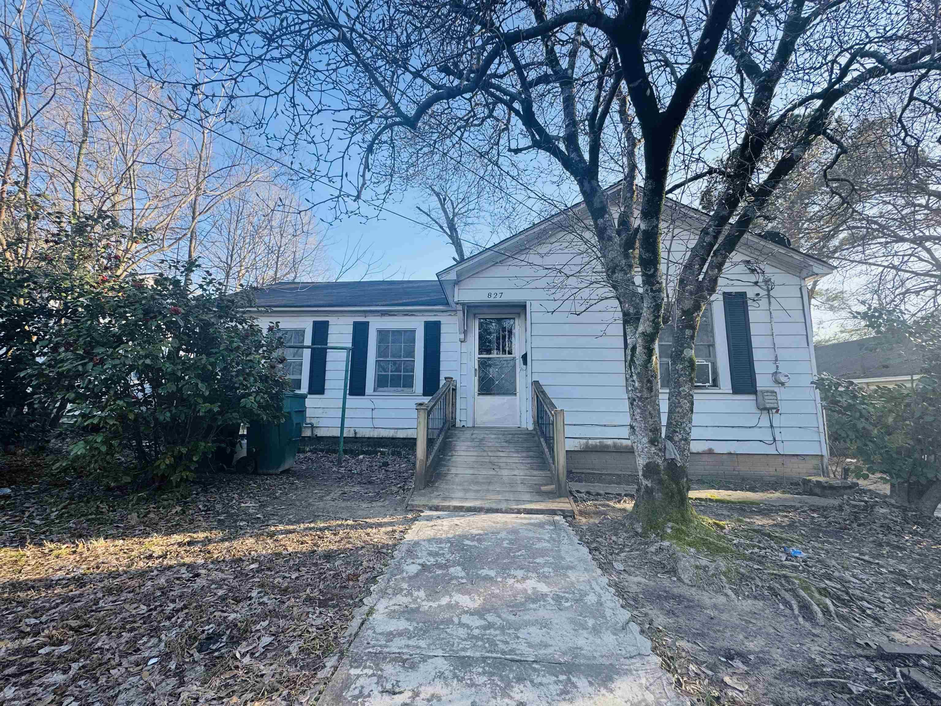 Prime investment opportunity or first-time home buyer searching for their first affordable home, this property is it! Spacious 3 bed 2 bath home with two living areas, eat in kitchen allowing for open space feel. Has laundry hook ups and covered parking. Conveniently located to Magnolia square. This home can be purchased in a package deal with 823 Main, 913 Calhoun, 907 Calhoun. Square footage, acreage, and property taxes taken from courthouse records. Property being sold as-is, where-is no seller property disclosure available.