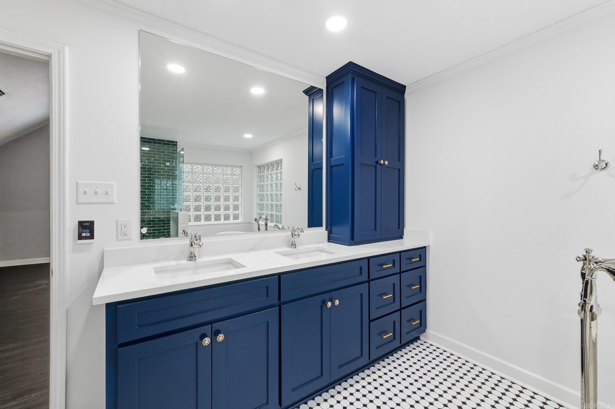 ROYAL OAKS - Residential