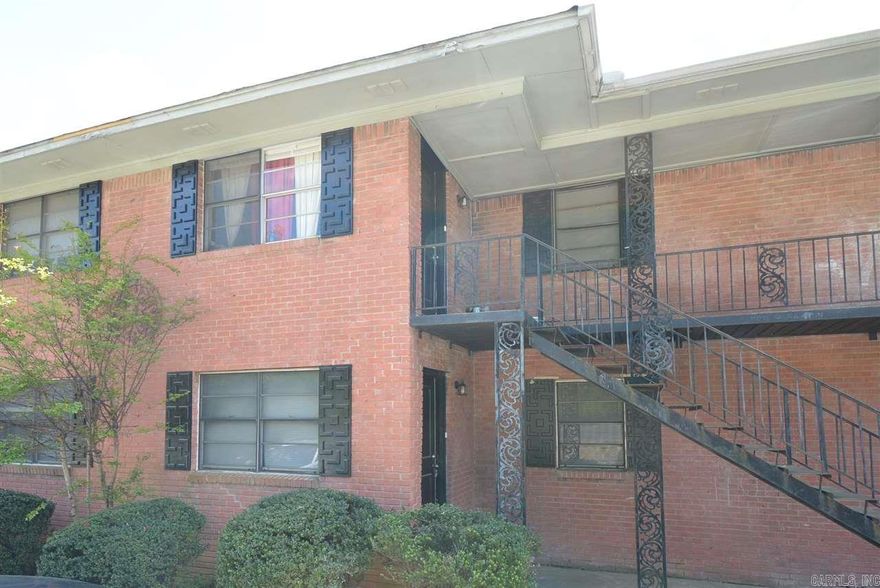 Cute 2BR/1BA Little Rock duplex for rent. Recently  renovated and located in a convenient location!    *******MOVE IN SPECIAL HALF OFF FIRST MONTH RENT**********