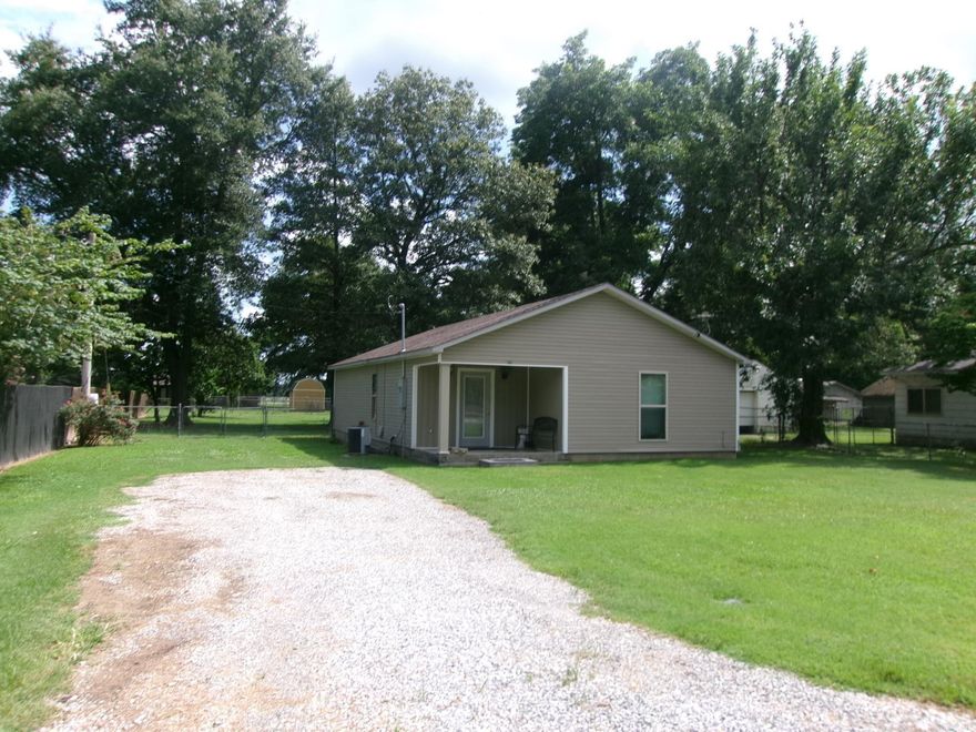 Three bedroom, 2 bath vinyl siding home locatewd 2 blocks from BIC school in Monette, AR. Home has been repainted with updated kitchen and bathrooms with central heat and air. Home has newly stained concrete floors. This home has storage building/shop and fenced in large back yard. For more information, call Brewr Real Estate @ (870) 561-4849 or Sue Steed @ (870) 243-1711.
