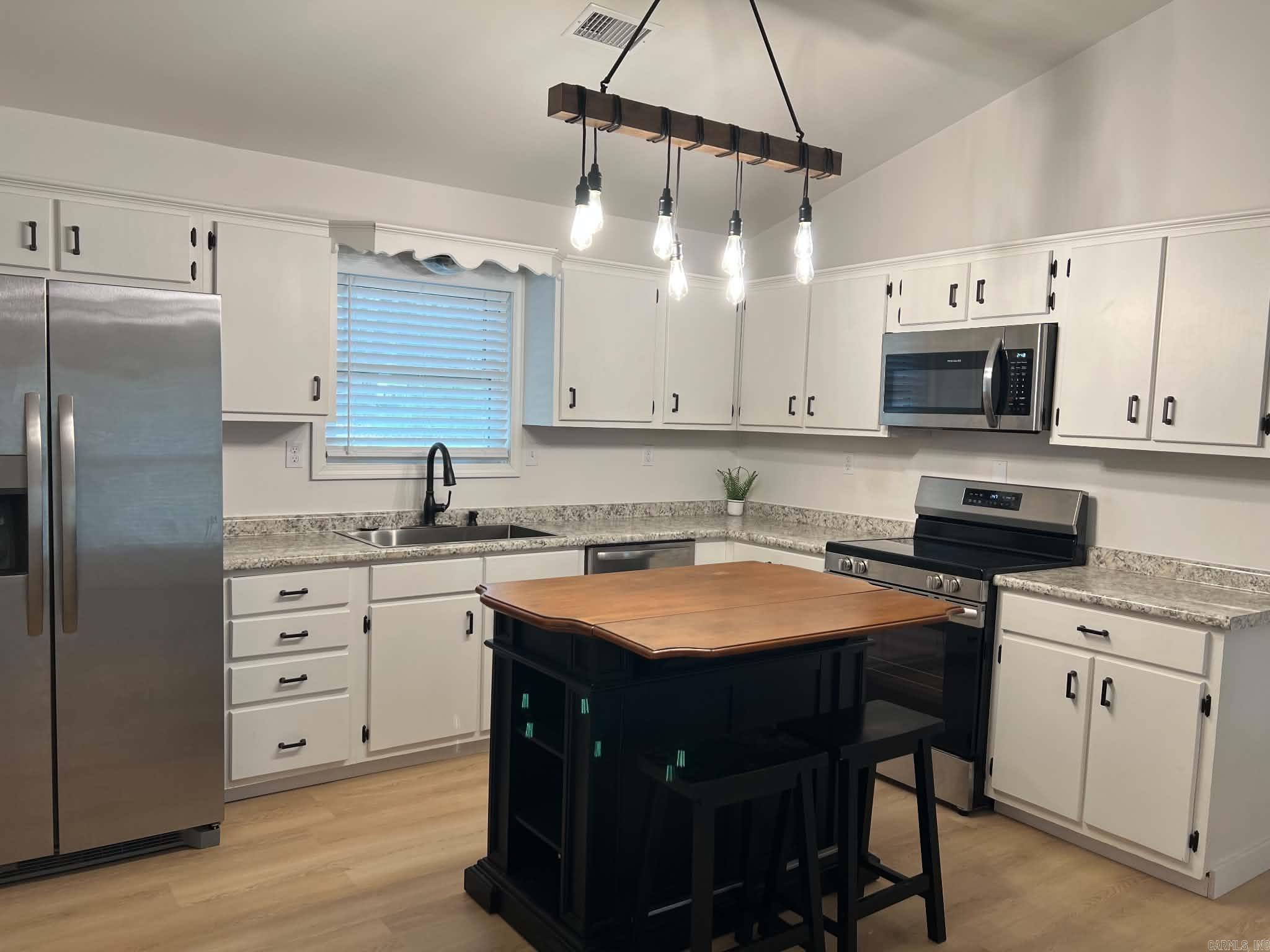 WOOD TRACE FIRST - Residential