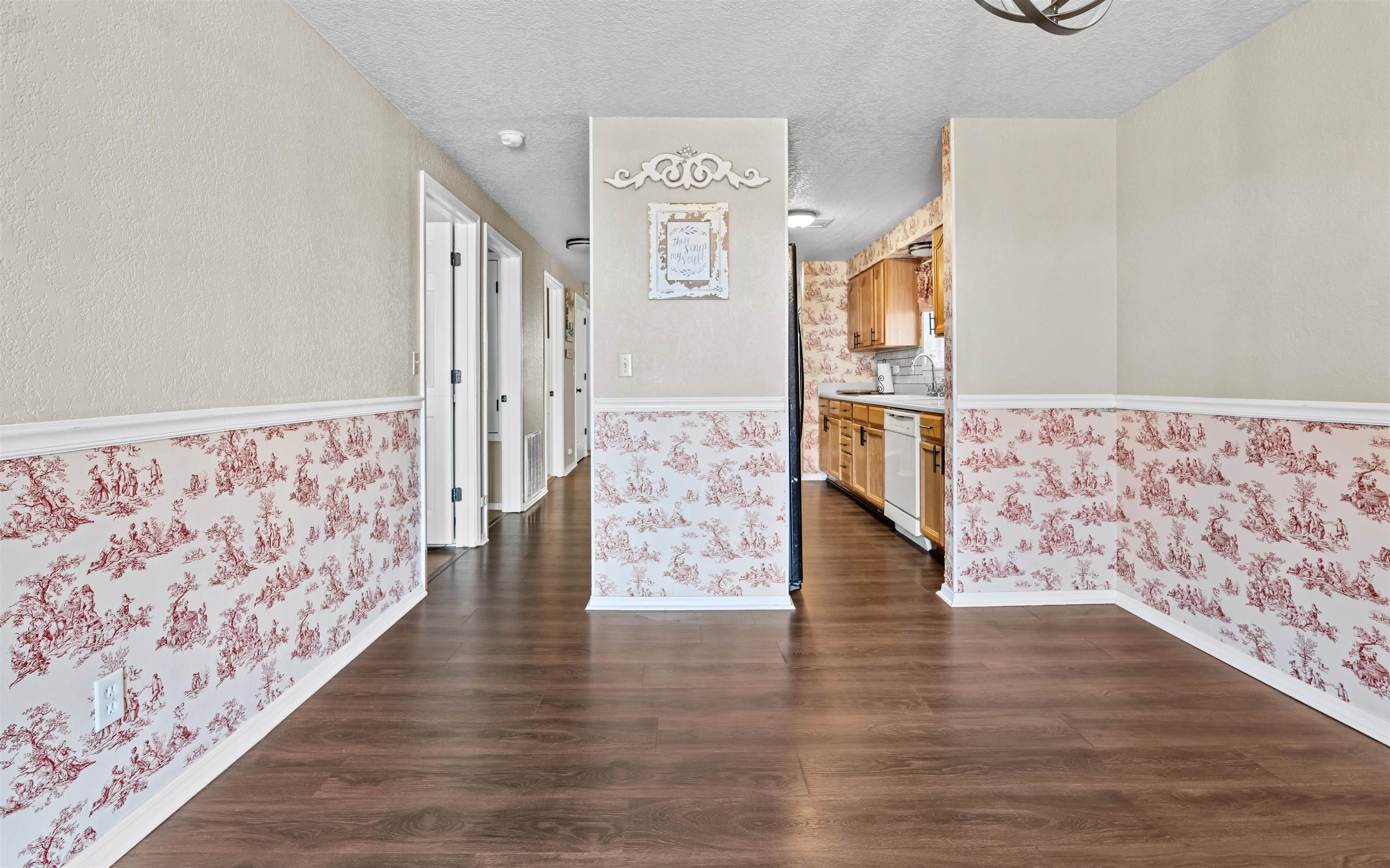 CHARMING HEIGHTS - Residential