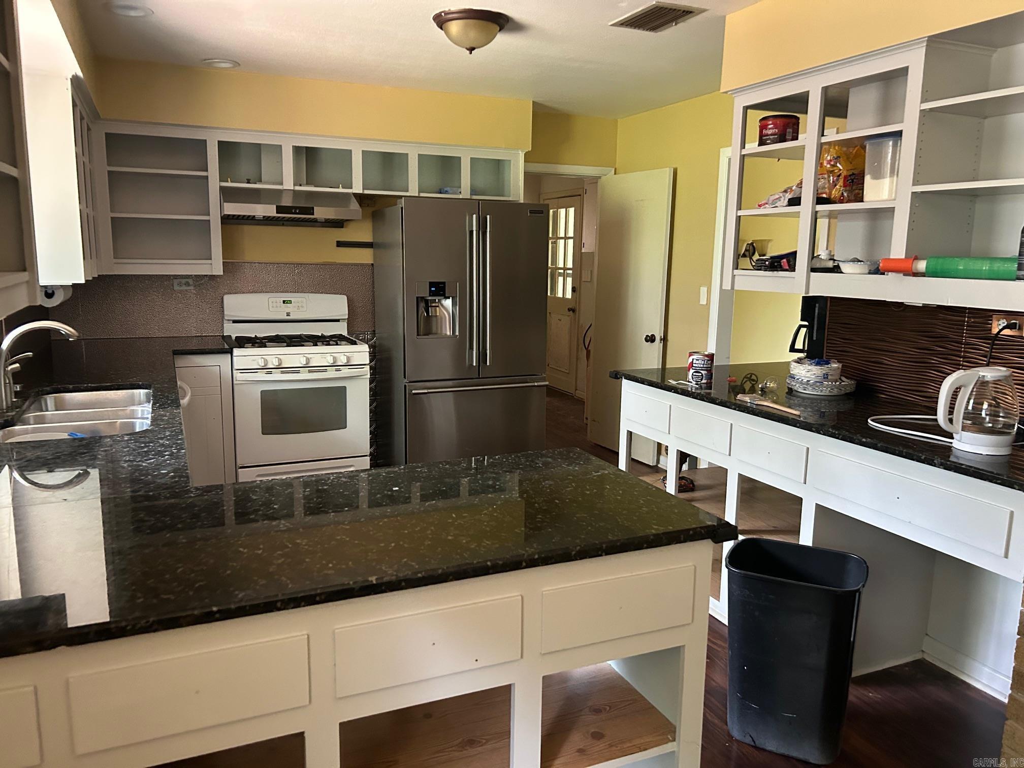 INDIANHEAD LAKES EST - Residential