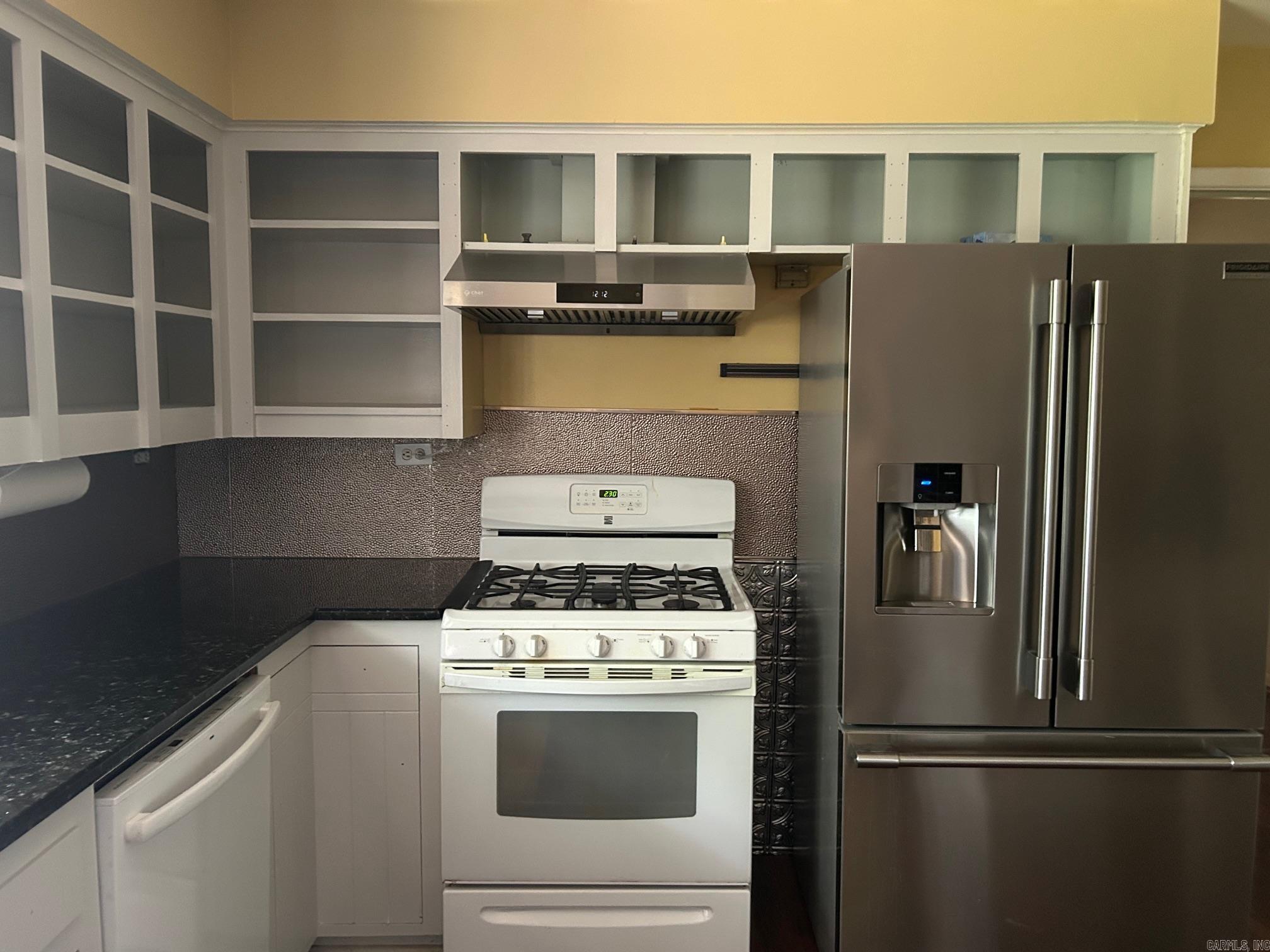 INDIANHEAD LAKES EST - Residential