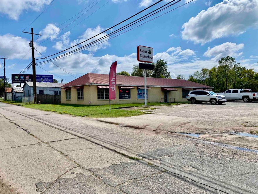 Prime Commercial building on 1.18 acres in a highly visible area of Hwy 270. High-profile business sign, within walking distance to Amtrak station, Life Net and Police Dept. Also includes a storage building and extra land space to build another facility.  Currently being used as a computer repair and Dish Network shop. Also being listed as Building Business and Land. Employees have enjoyed having a neighboring overpass to park vehicles under during storms.