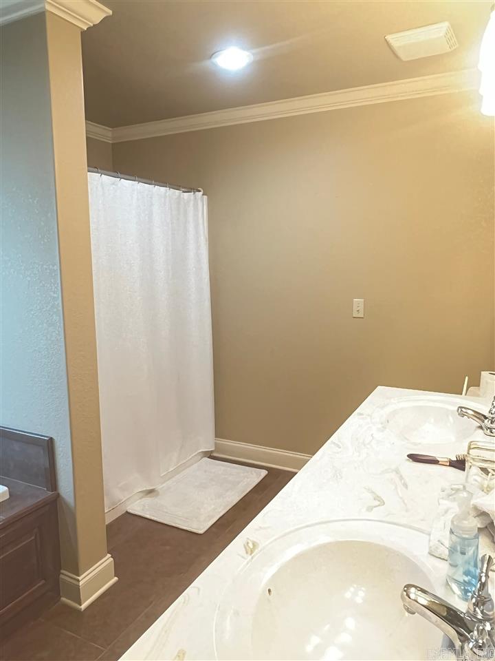 MOORE ESTATES - Residential