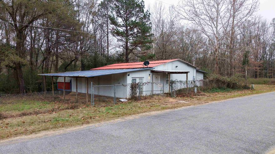 Versatile 2-bedroom, 1-bath, 2,000+/- sq. ft. building on 4.48+/- acres with paved road access. Unfinished spaces offer endless possibilities—create your dream home, workshop, or getaway retreat in this expansive property with plenty of room to spread out.