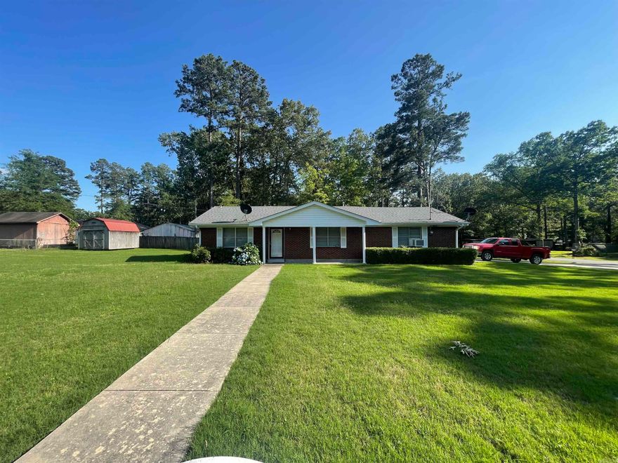 Nice  three bedroom home in Taylor Elementary school district. large lot with storage building on side, walking distance,to elementary school.