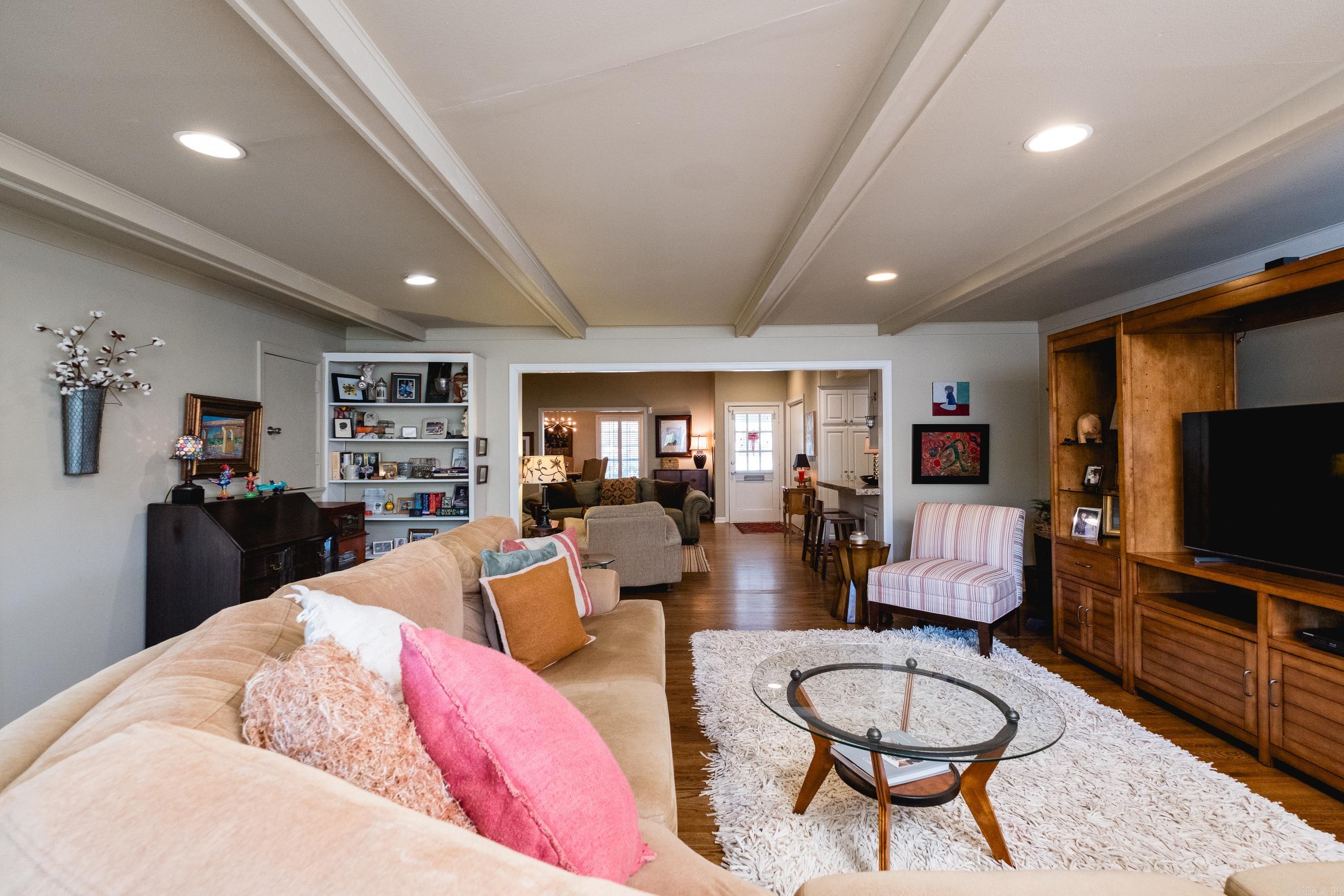 Mcintosh 2nd - Residential