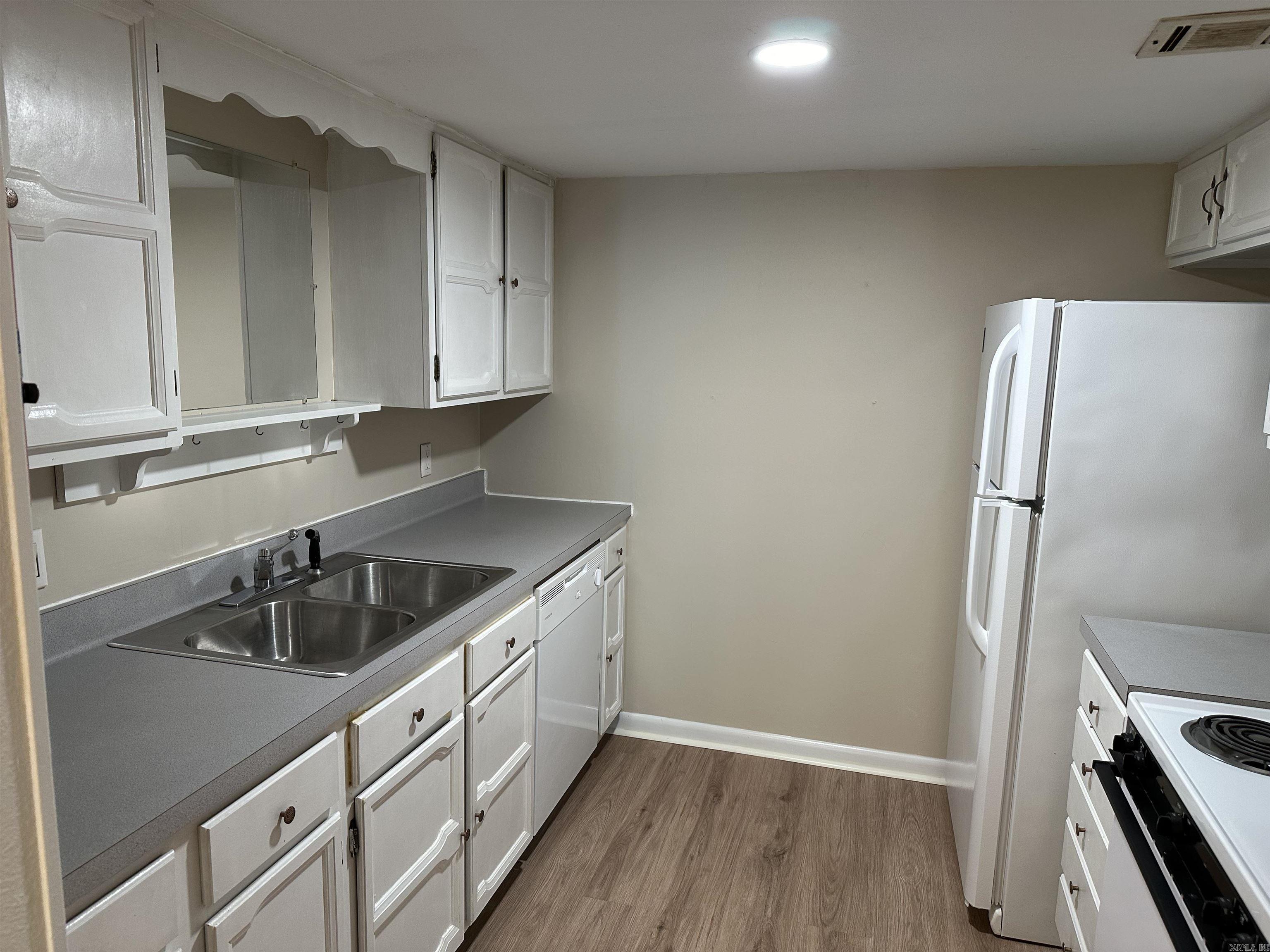 VALENCIA COURTS - Residential