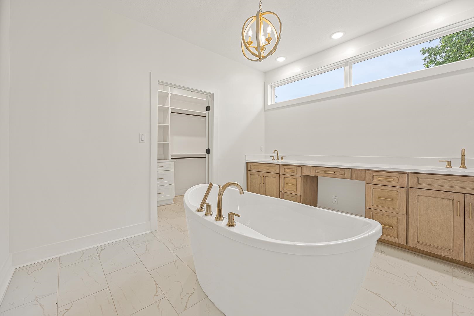 COUNTRY CLUB - Residential