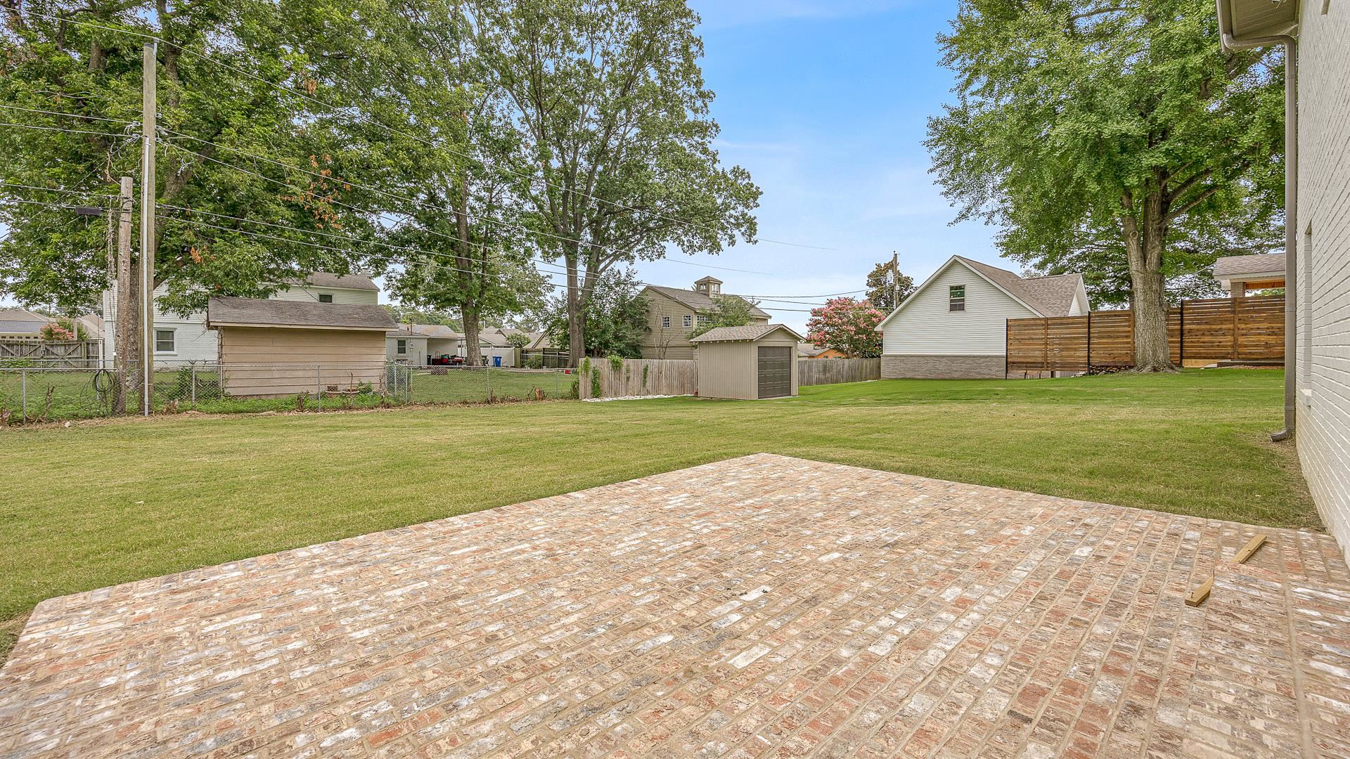 COUNTRY CLUB - Residential