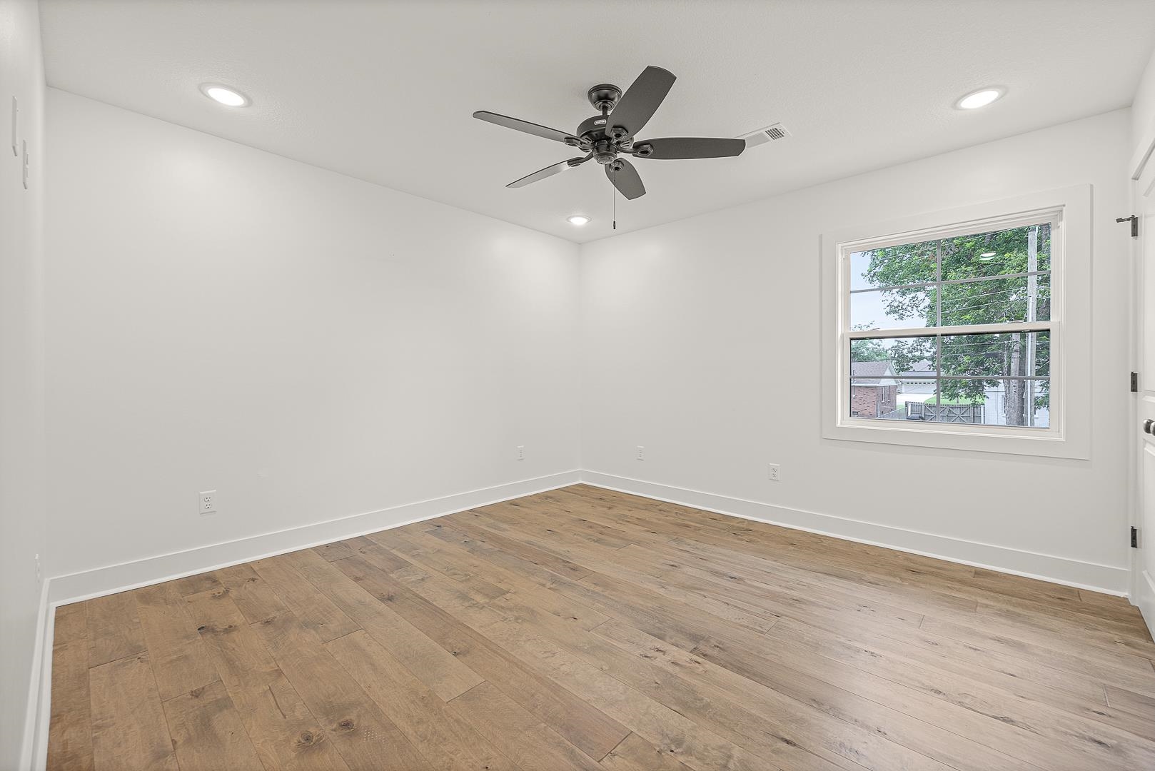 COUNTRY CLUB - Residential