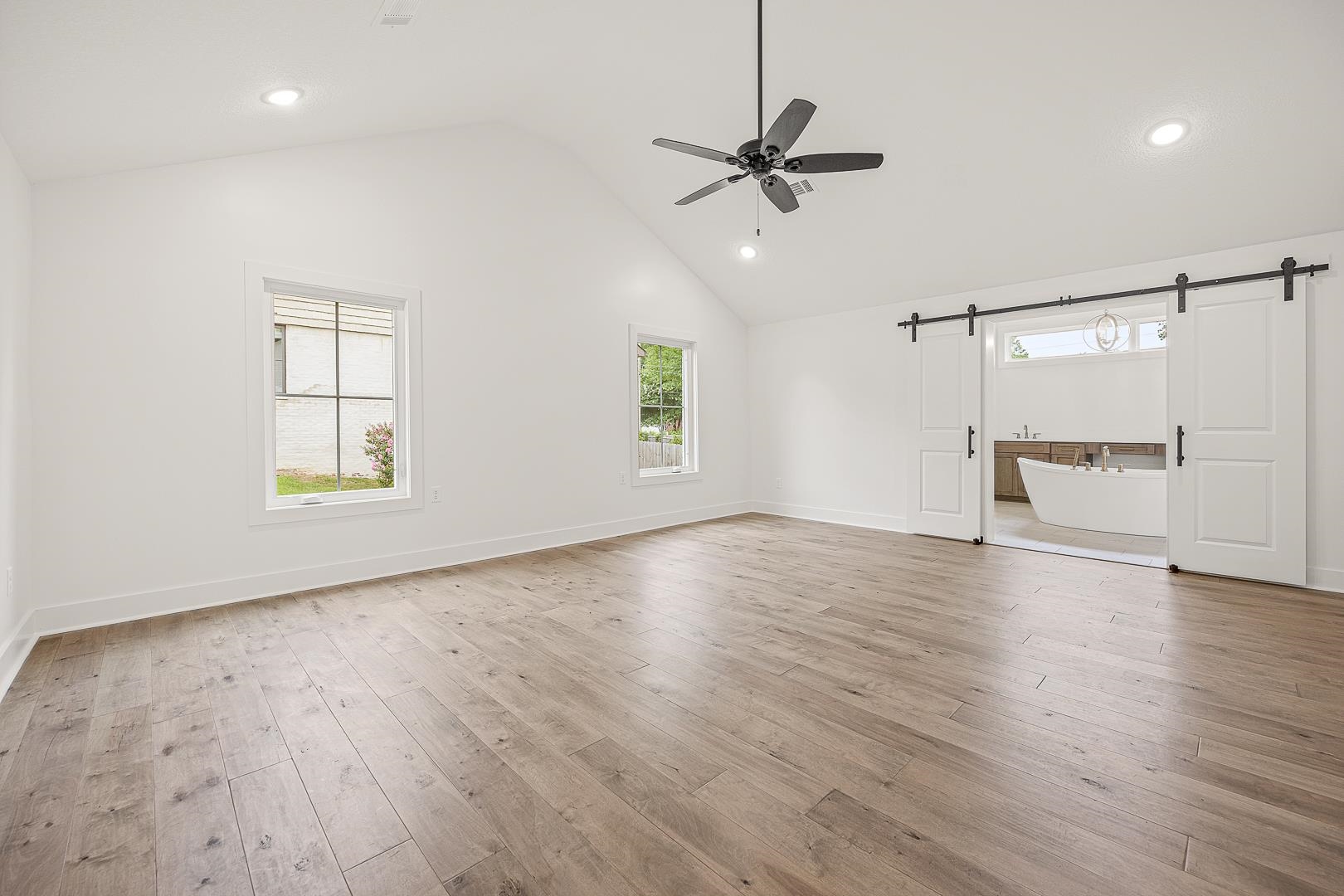 COUNTRY CLUB - Residential