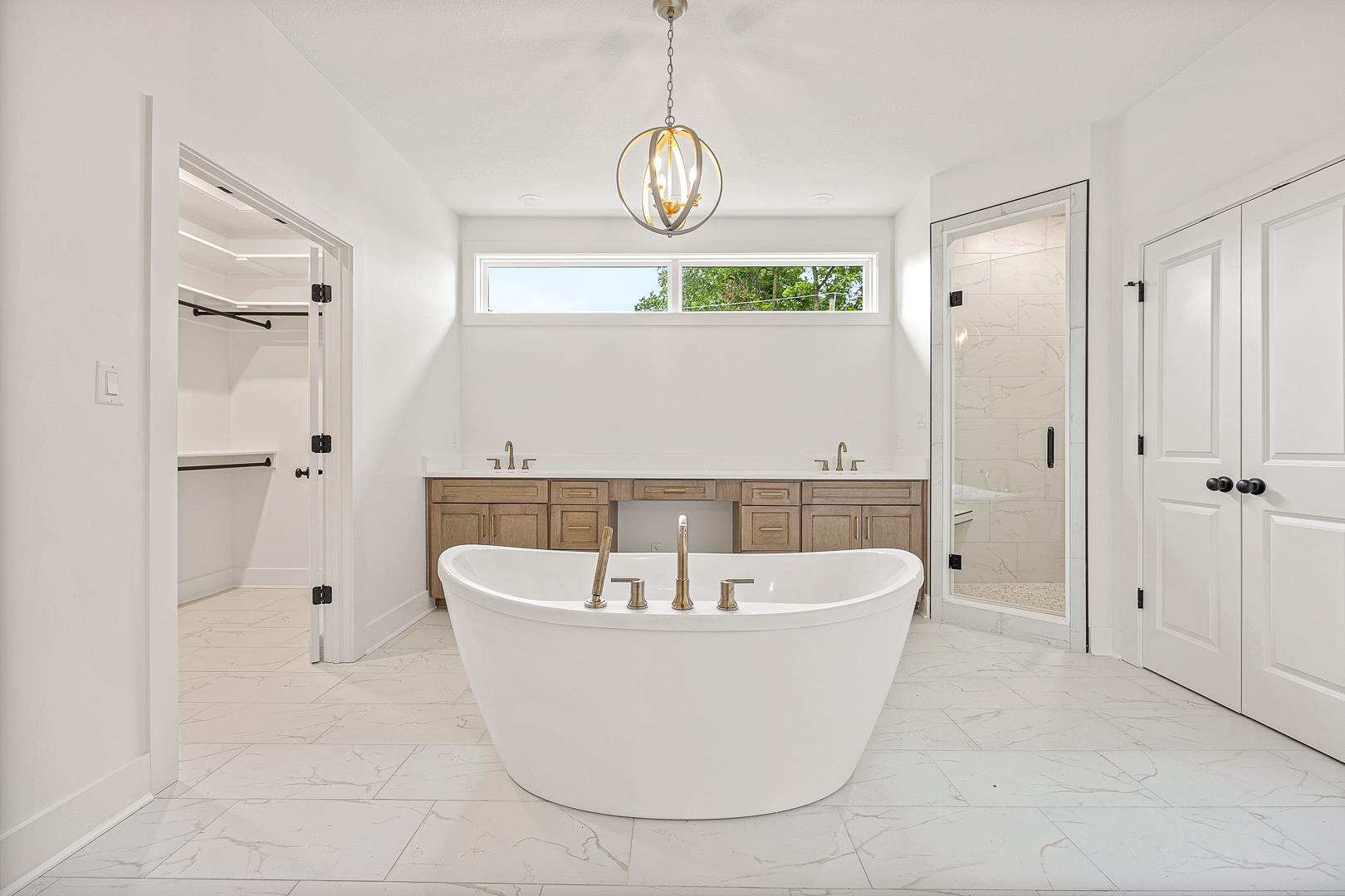 COUNTRY CLUB - Residential