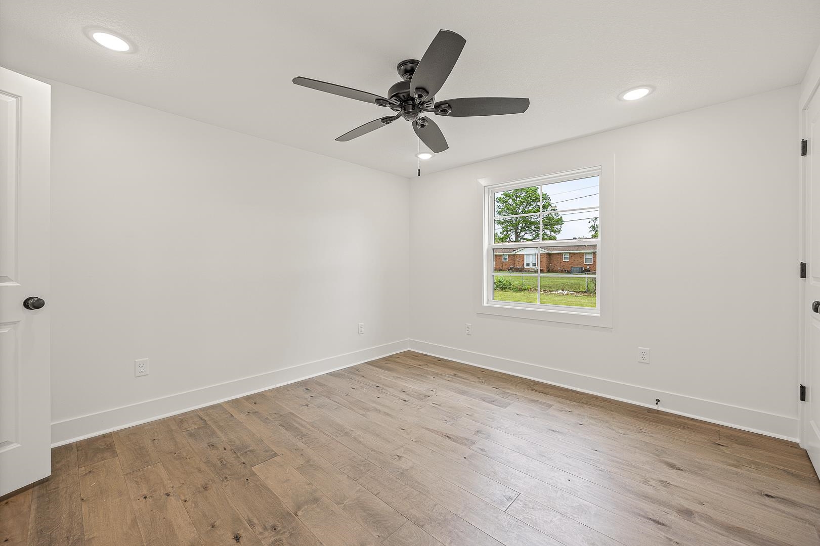 COUNTRY CLUB - Residential