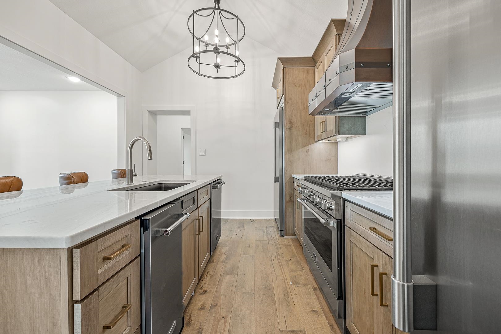 COUNTRY CLUB - Residential