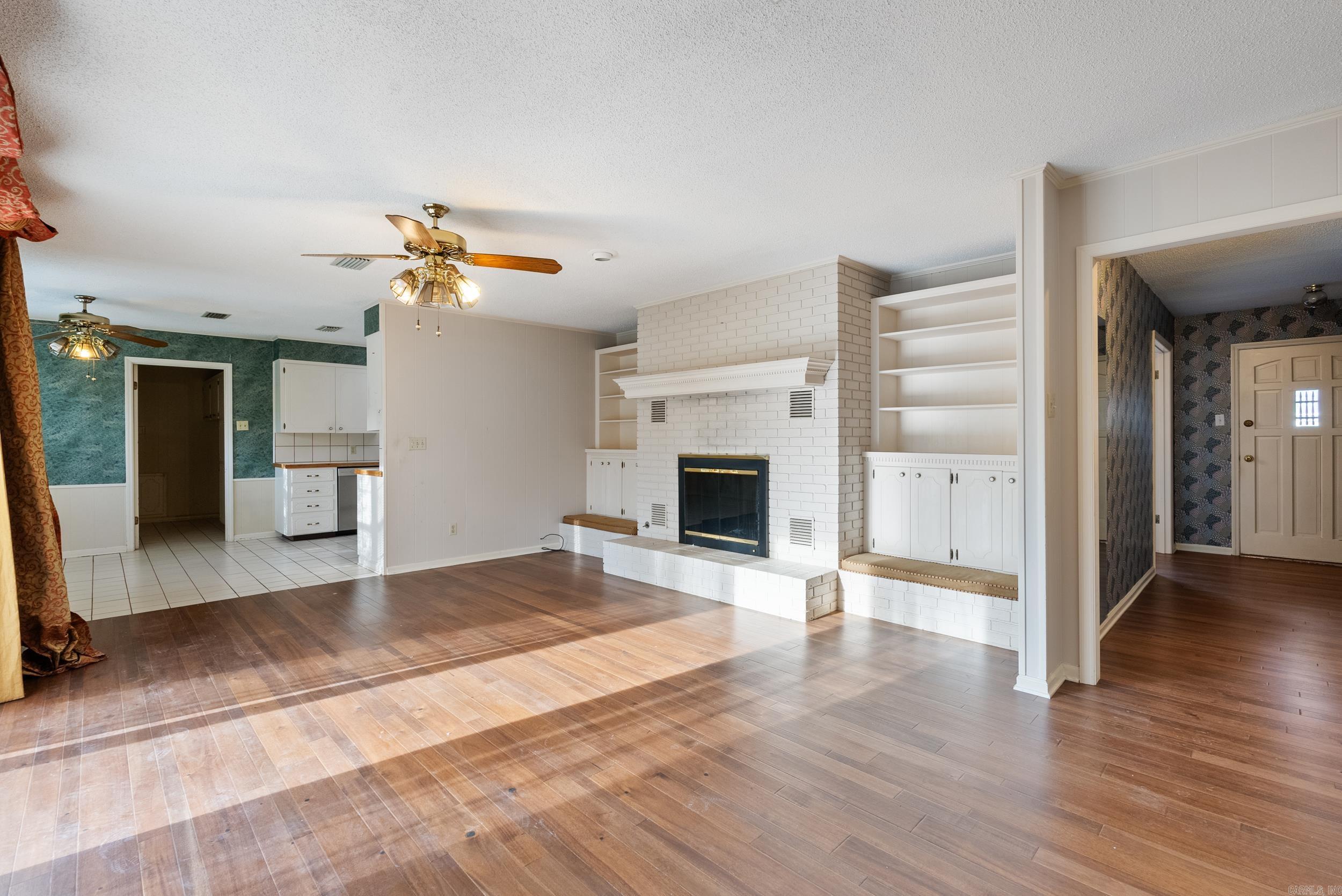 WEST GATE - Residential