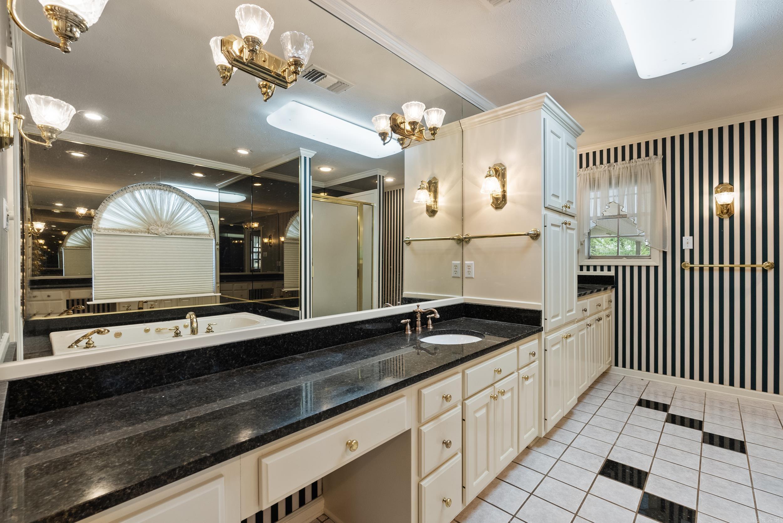 WEST GATE - Residential