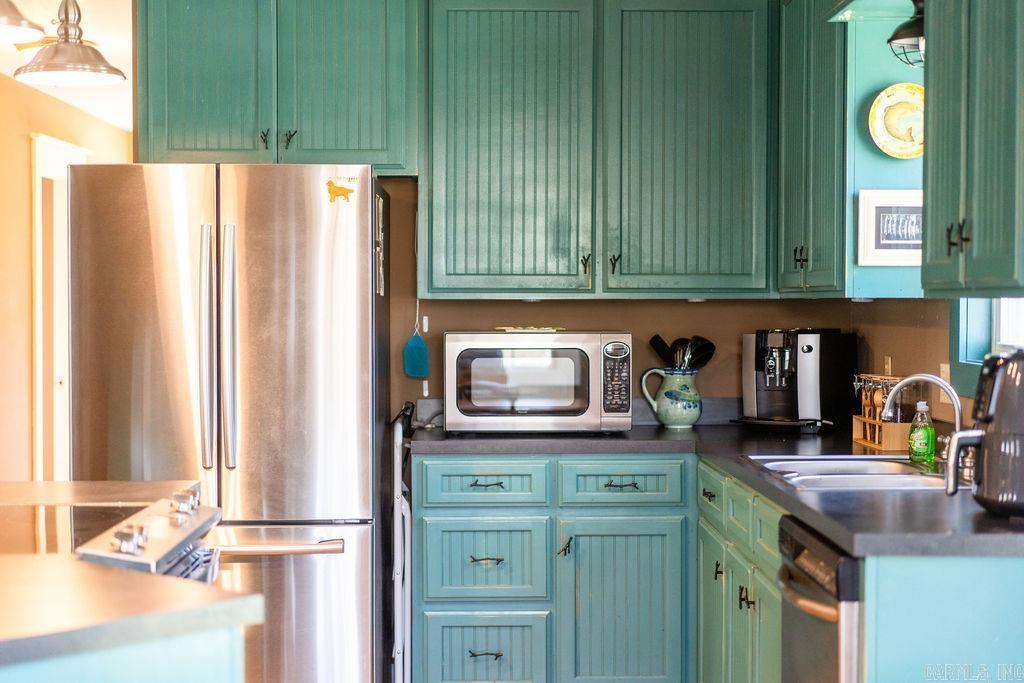 RIVER OAKS - Residential