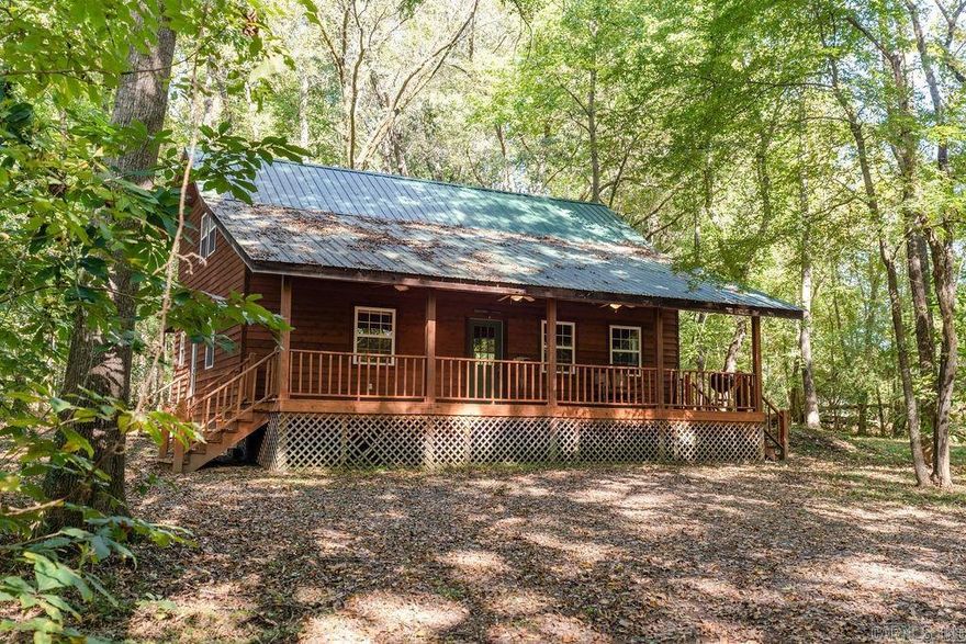 Great River cabin, neighborhood has common area to the river front. This home comes furnished, metal roof, new Hvac. Ready to move in and enjoy the river!