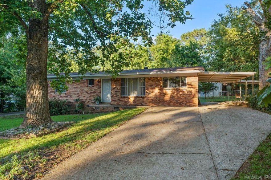 Conveniently located close to restaurants, hospitals and shopping, this 1,620 all brick home is perfect if you are starting a new family or single person just wanting a convenient location. Plus, don’t miss out on the cozy family room and private fenced in backyard for entertaining. Call today for more details.